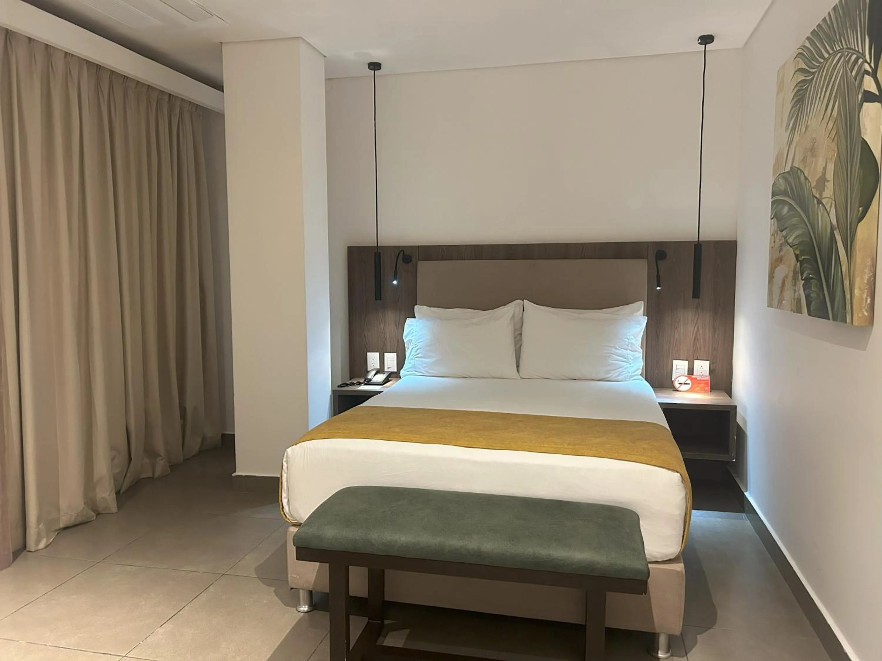 hair dryier, Bed in Hotel Zi One Luxury