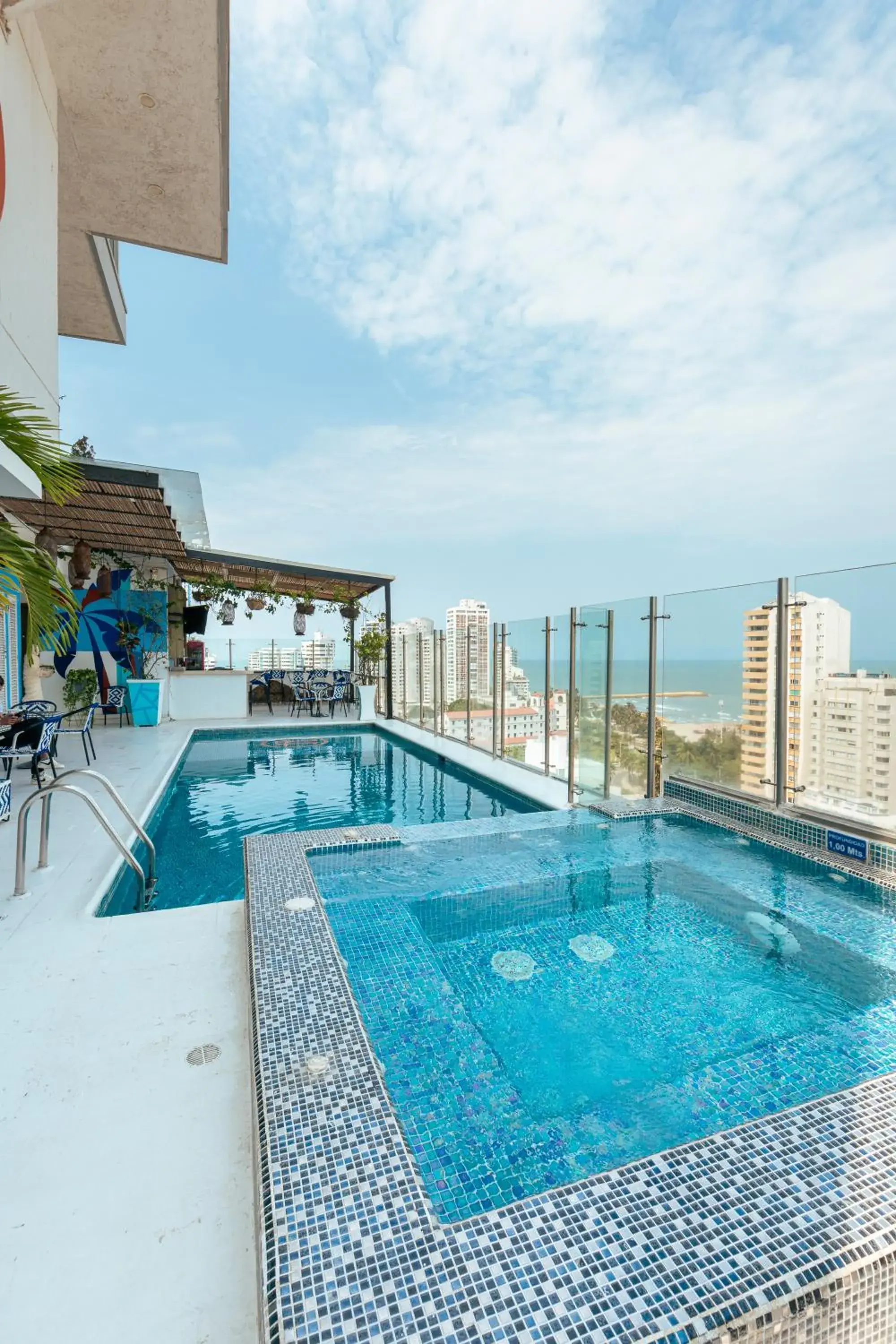 Swimming pool in Hotel Zi One Luxury Swimming pool in Hotel Zi One Luxury