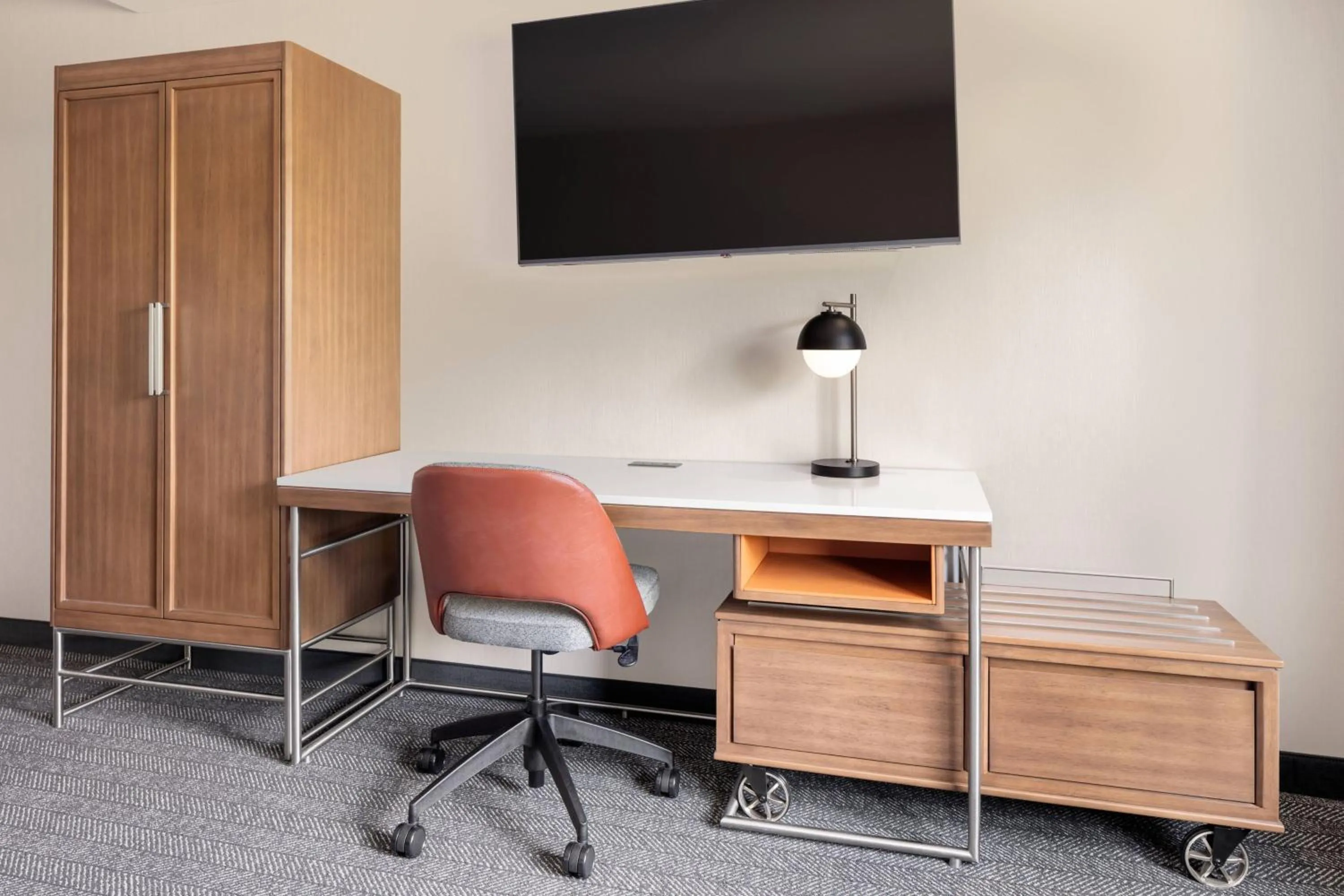 Bedroom in Courtyard Portland Airport