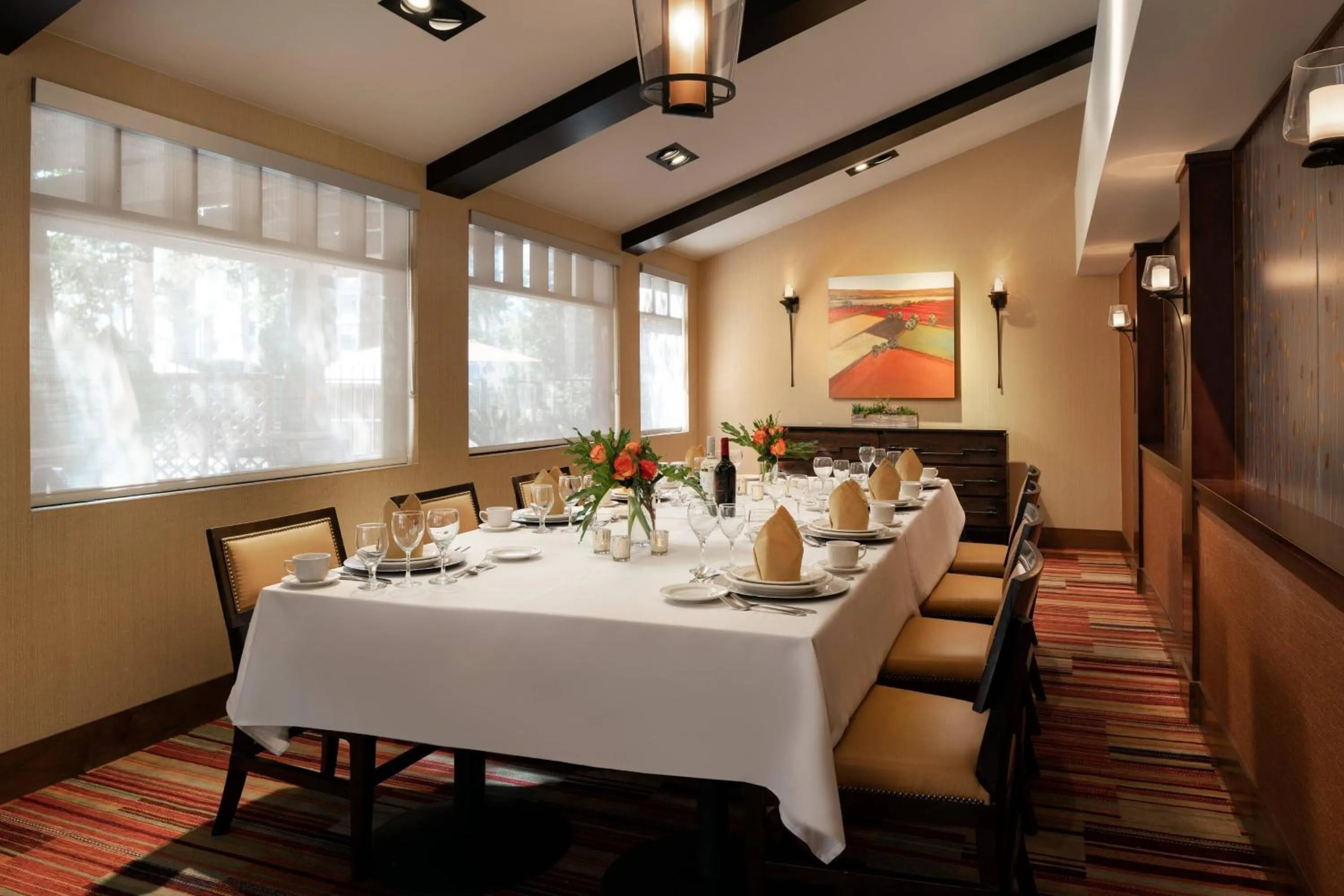 Restaurant/places to eat in Marriott Riverside at the Convention Center