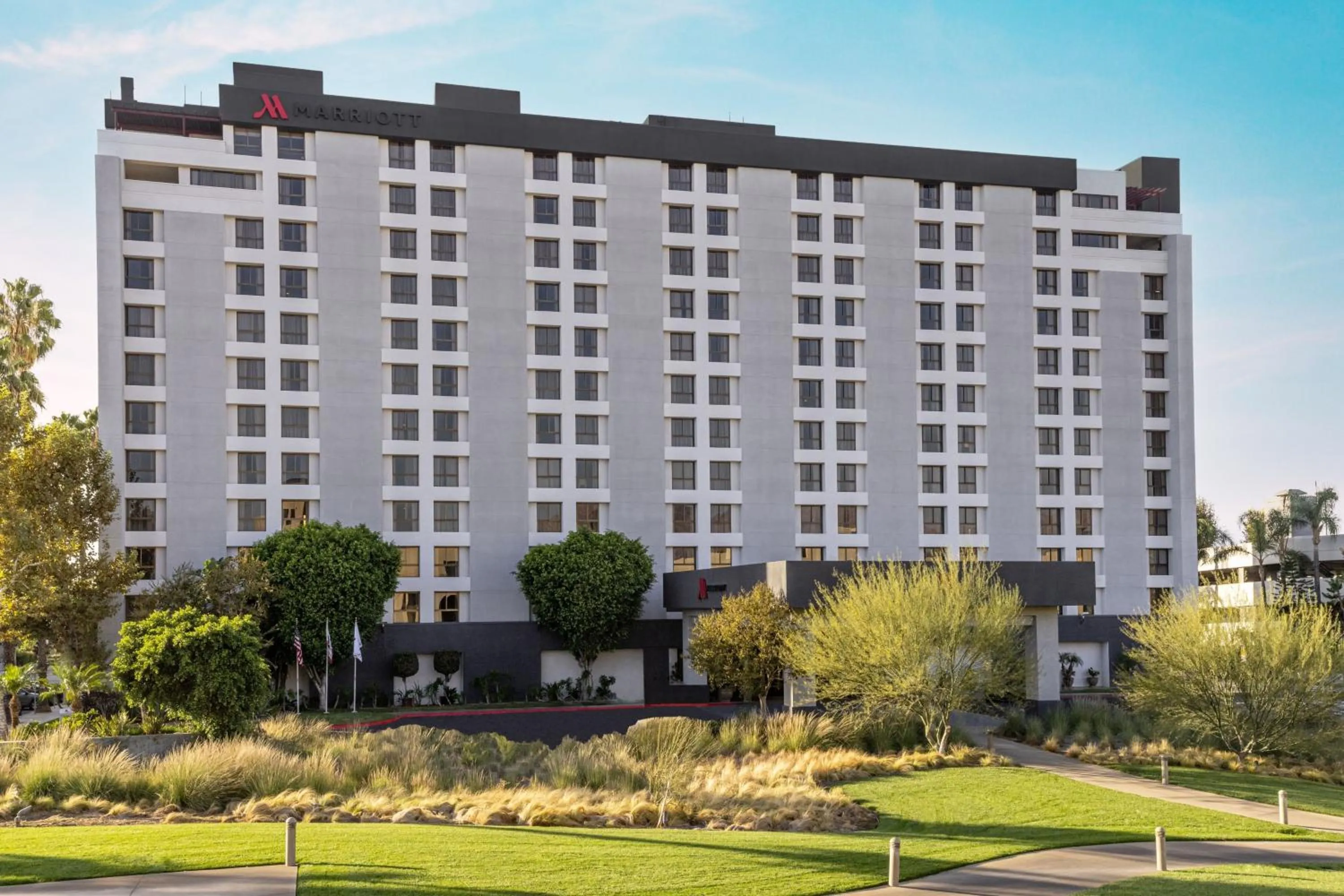 Property building in Marriott Riverside at the Convention Center