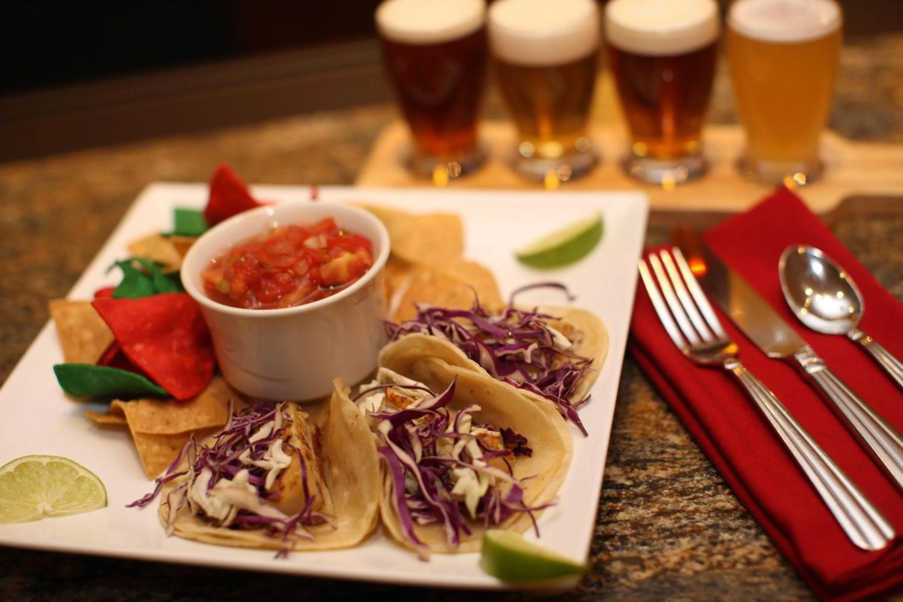 Lounge or bar in Marriott Riverside at the Convention Center