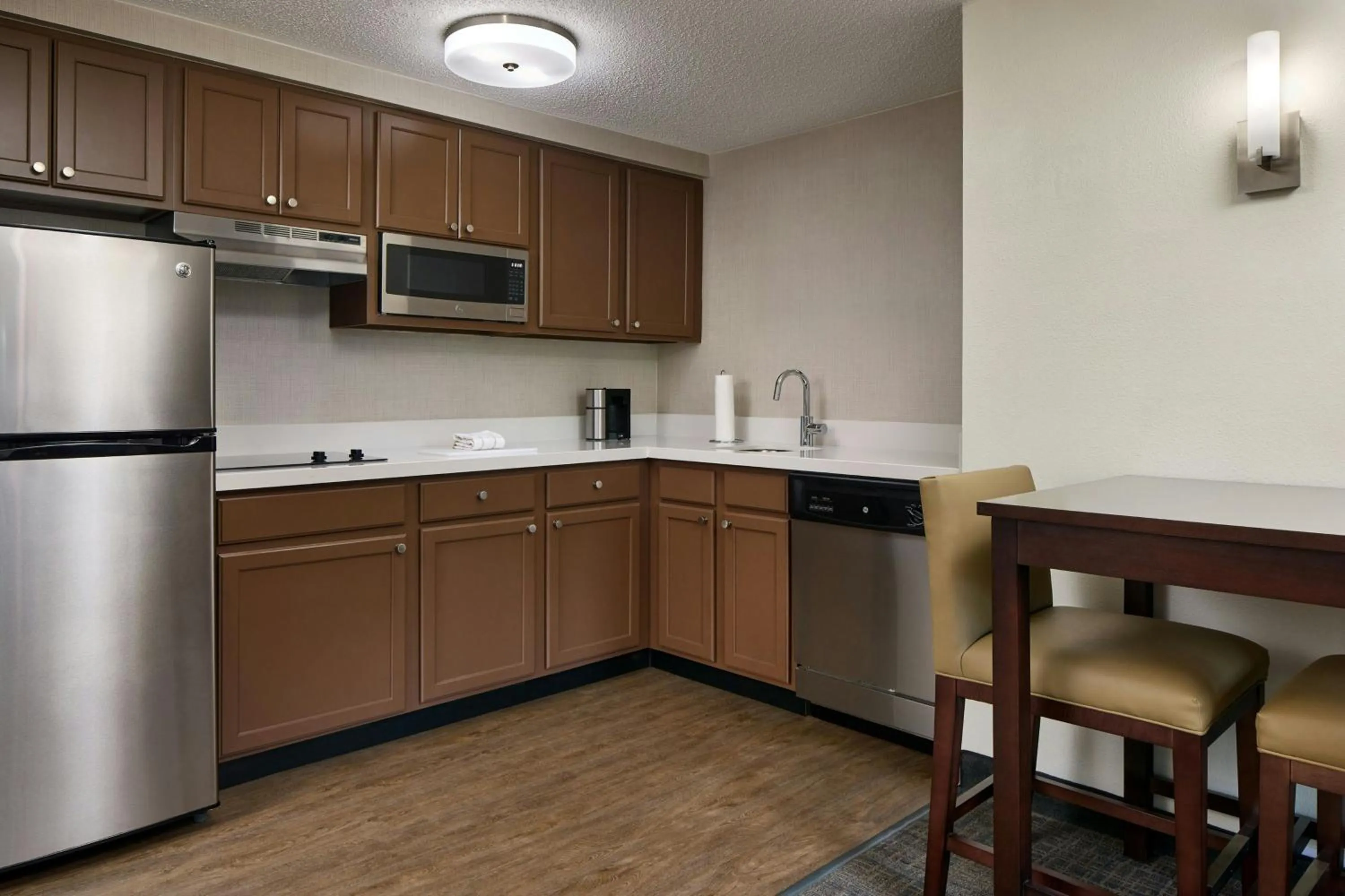 Kitchen or kitchenette in Residence Inn by Marriott Raleigh Crabtree Valley