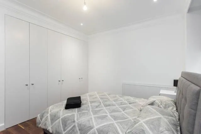 Fleet Street Apartment 3