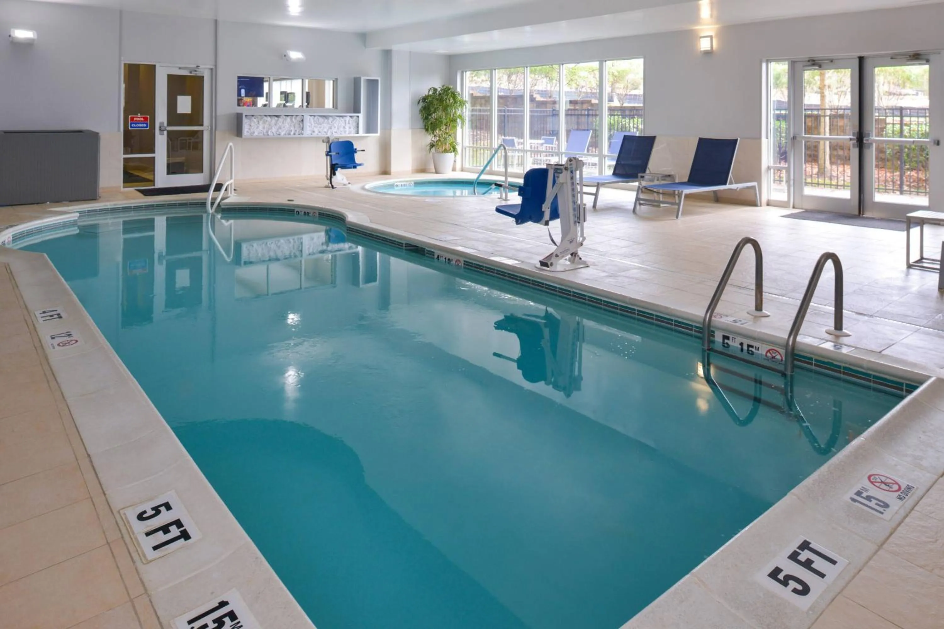 Swimming pool in SpringHill Suites Durham Chapel Hill
