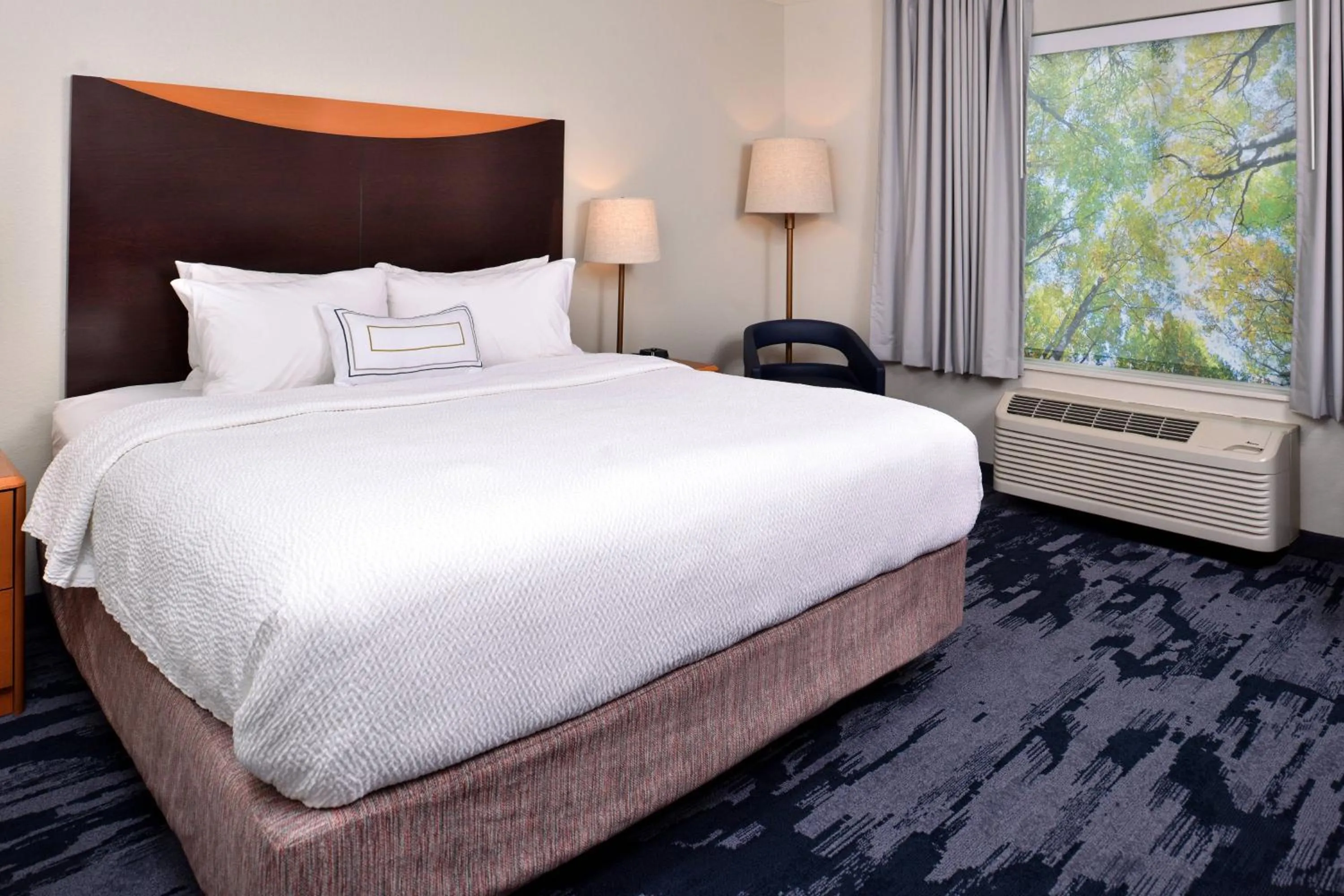 Photo of the whole room, Bed in Fairfield Inn and Suites Beloit