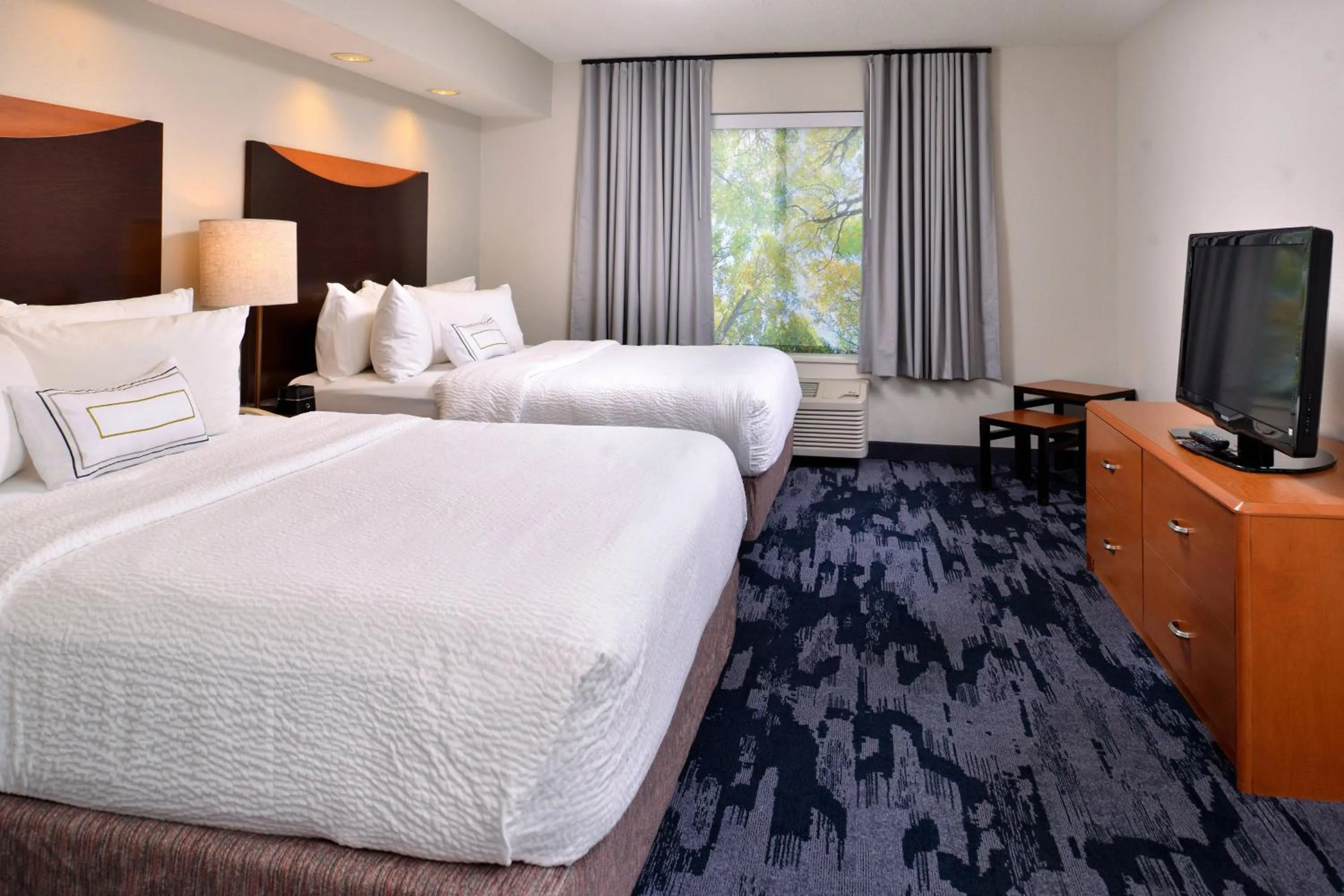 Bedroom, Bed in Fairfield Inn and Suites Beloit