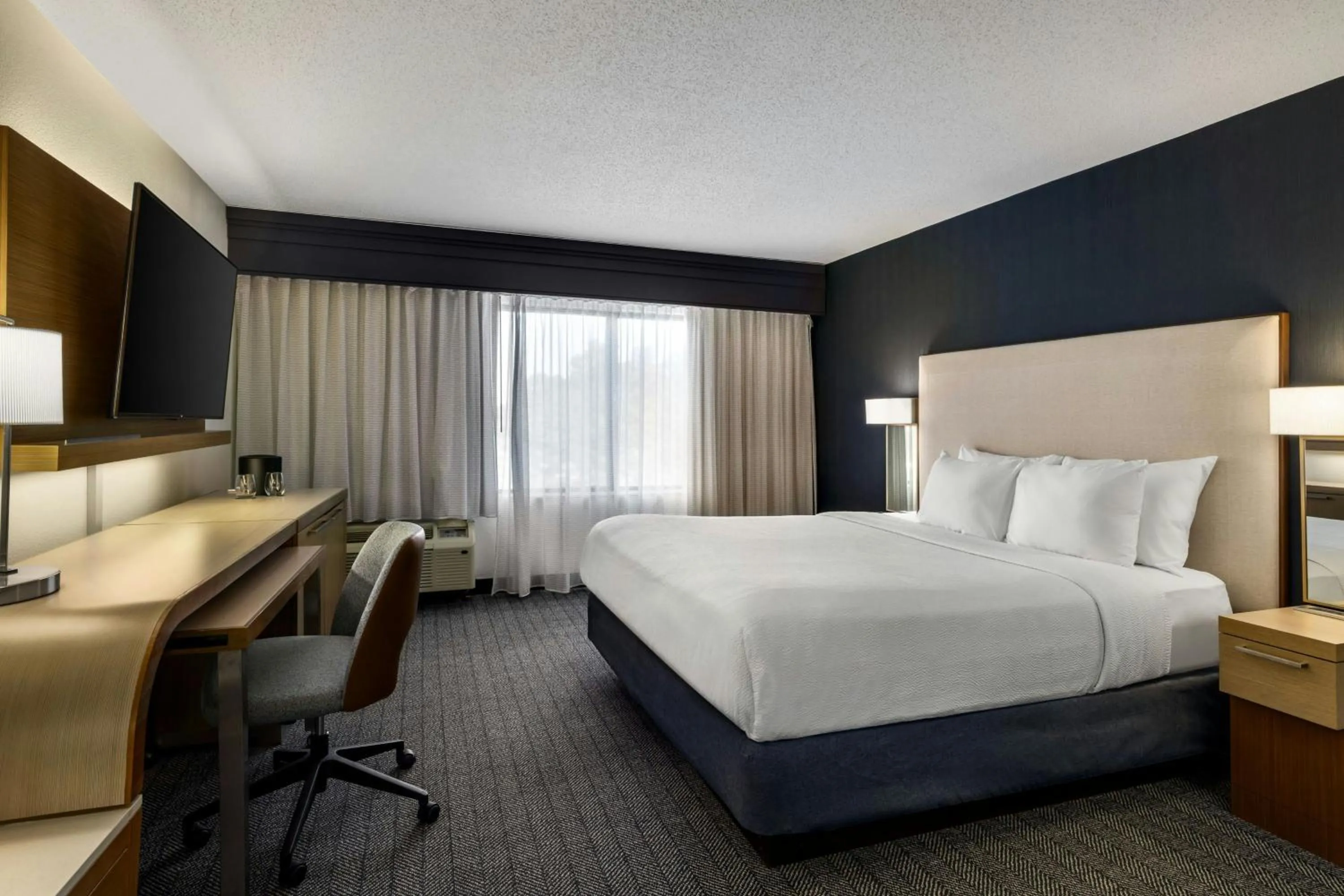 Bedroom, Bed in Courtyard Richmond Chester