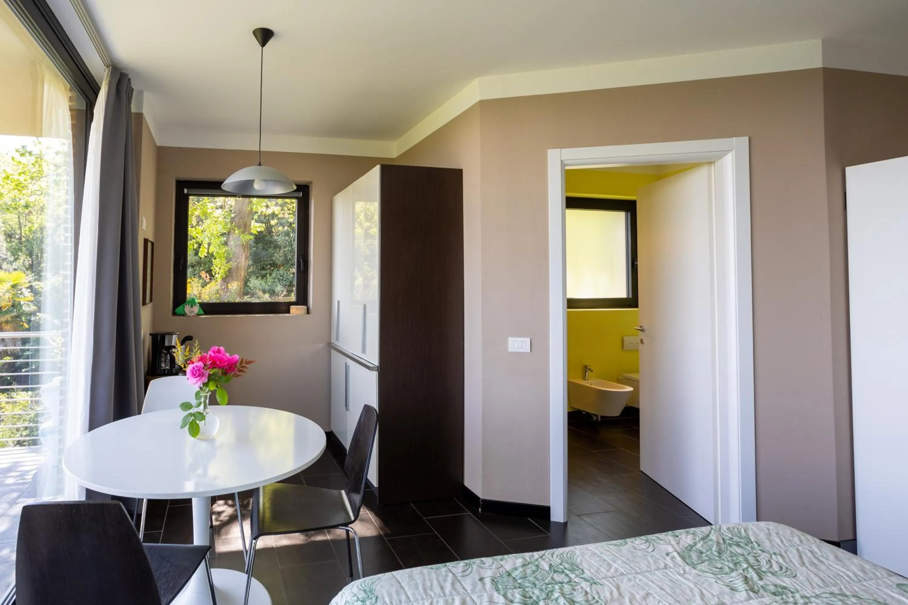 Dining area in La TORRETTA Studios & Suite