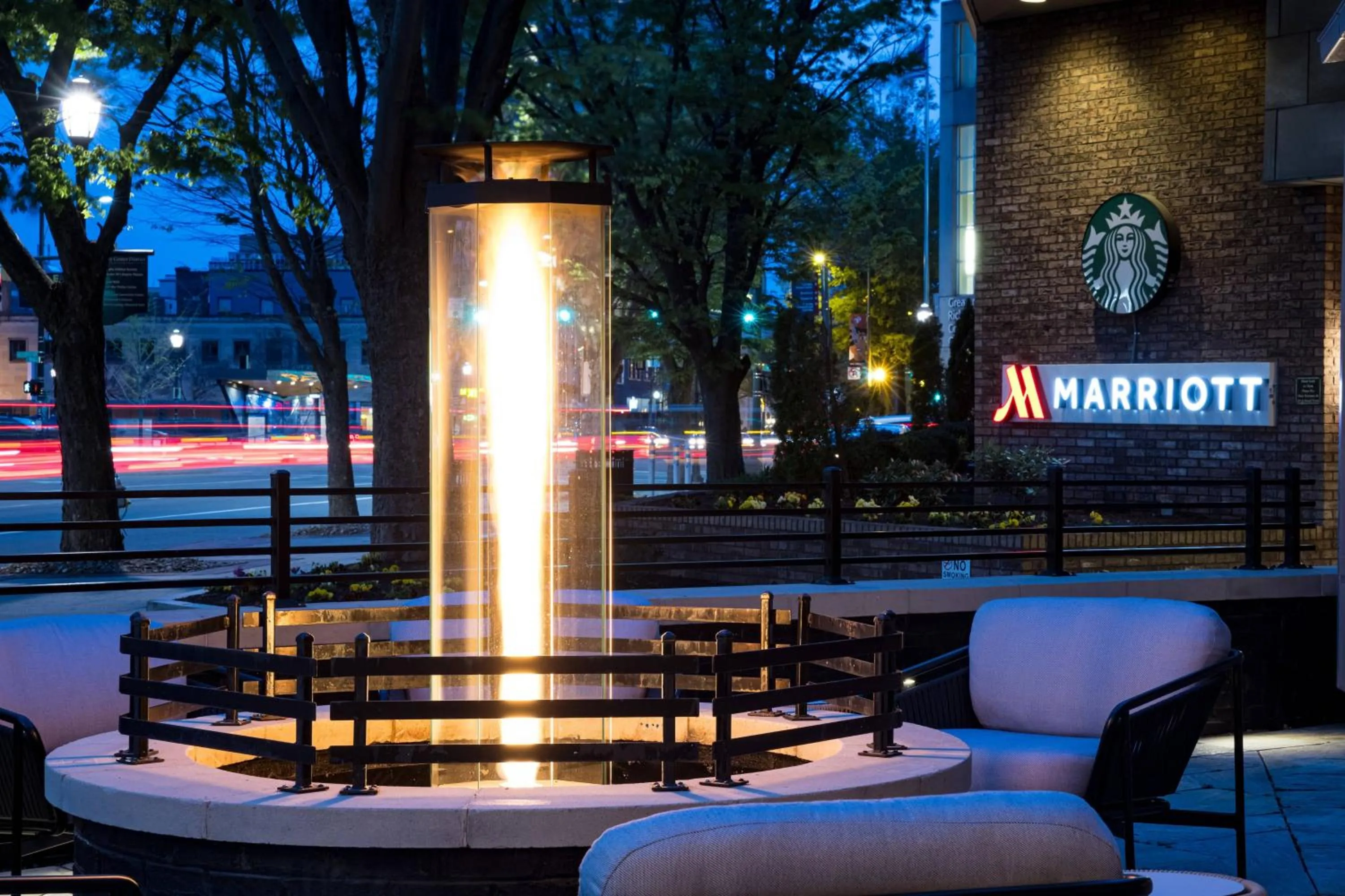 Lounge or bar in Richmond Marriott