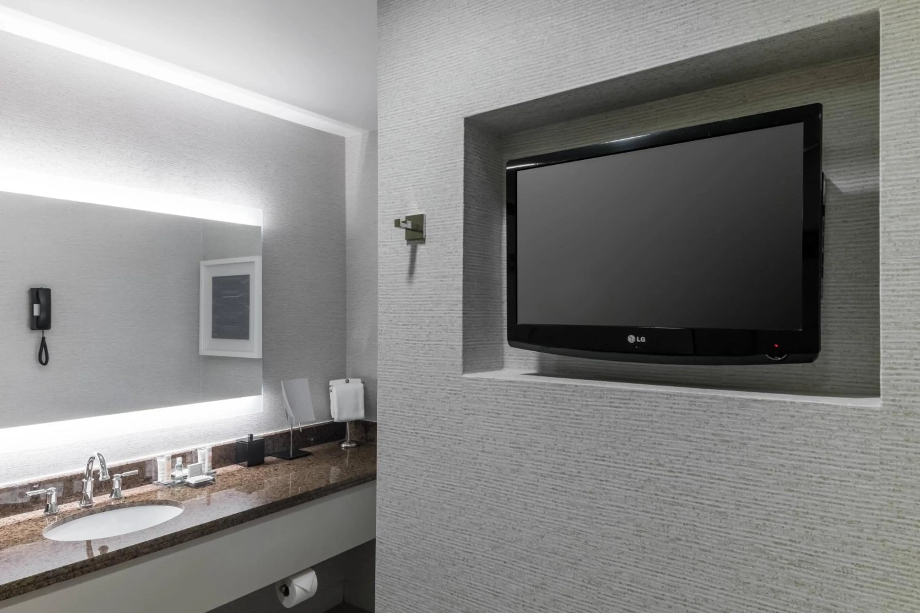 Bathroom in Richmond Marriott