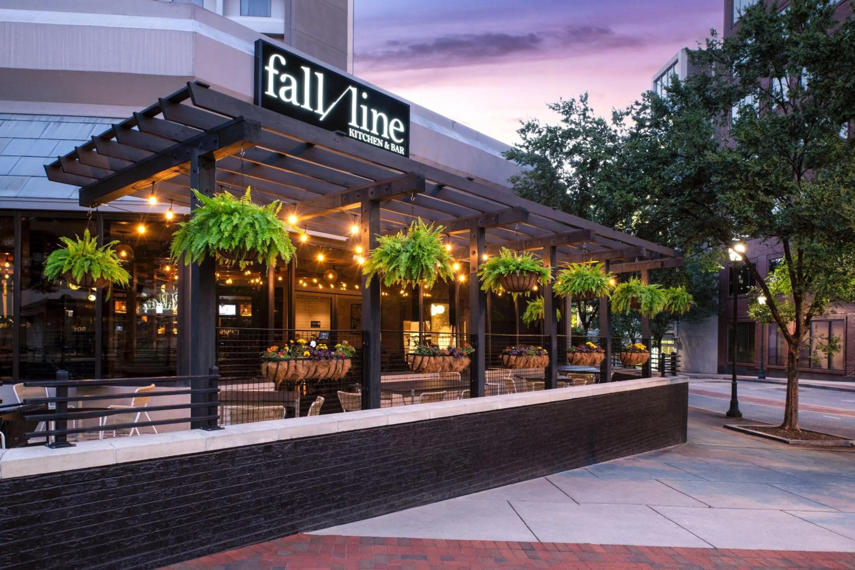 Lounge or bar in Richmond Marriott