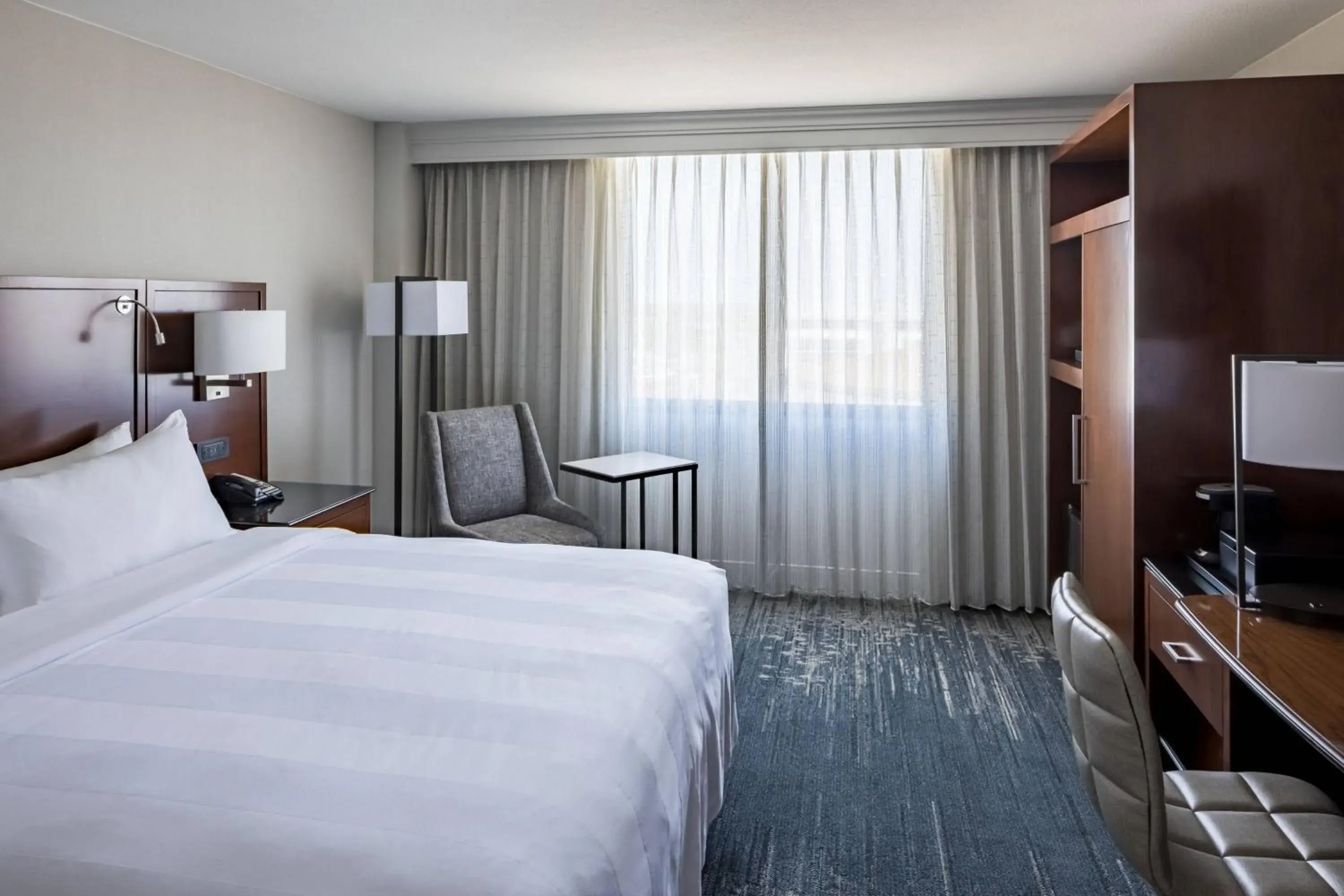 King or Double Room with City View in Richmond Marriott King or Double Room with City View in Richmond Marriott
