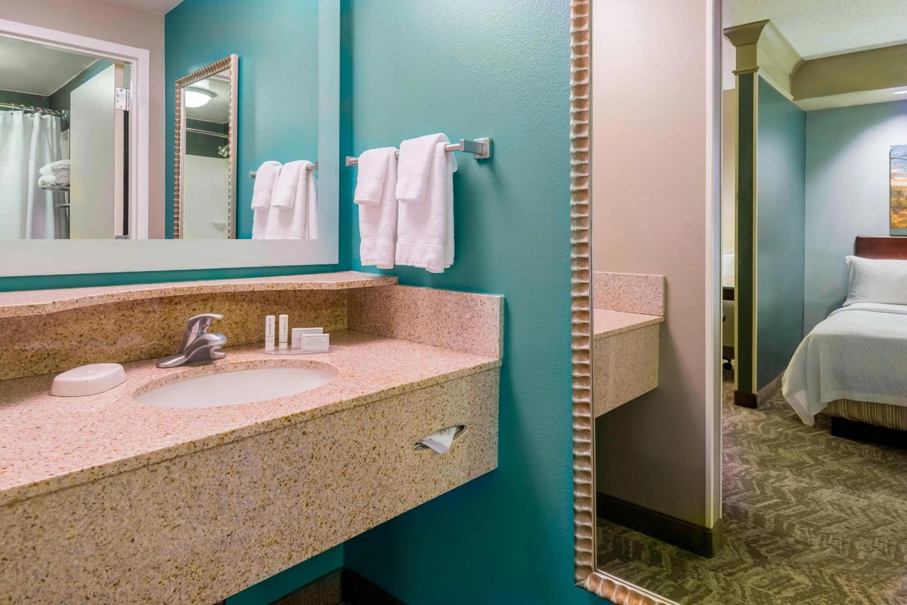 Bathroom, Bed in SpringHill Suites Richmond Northwest