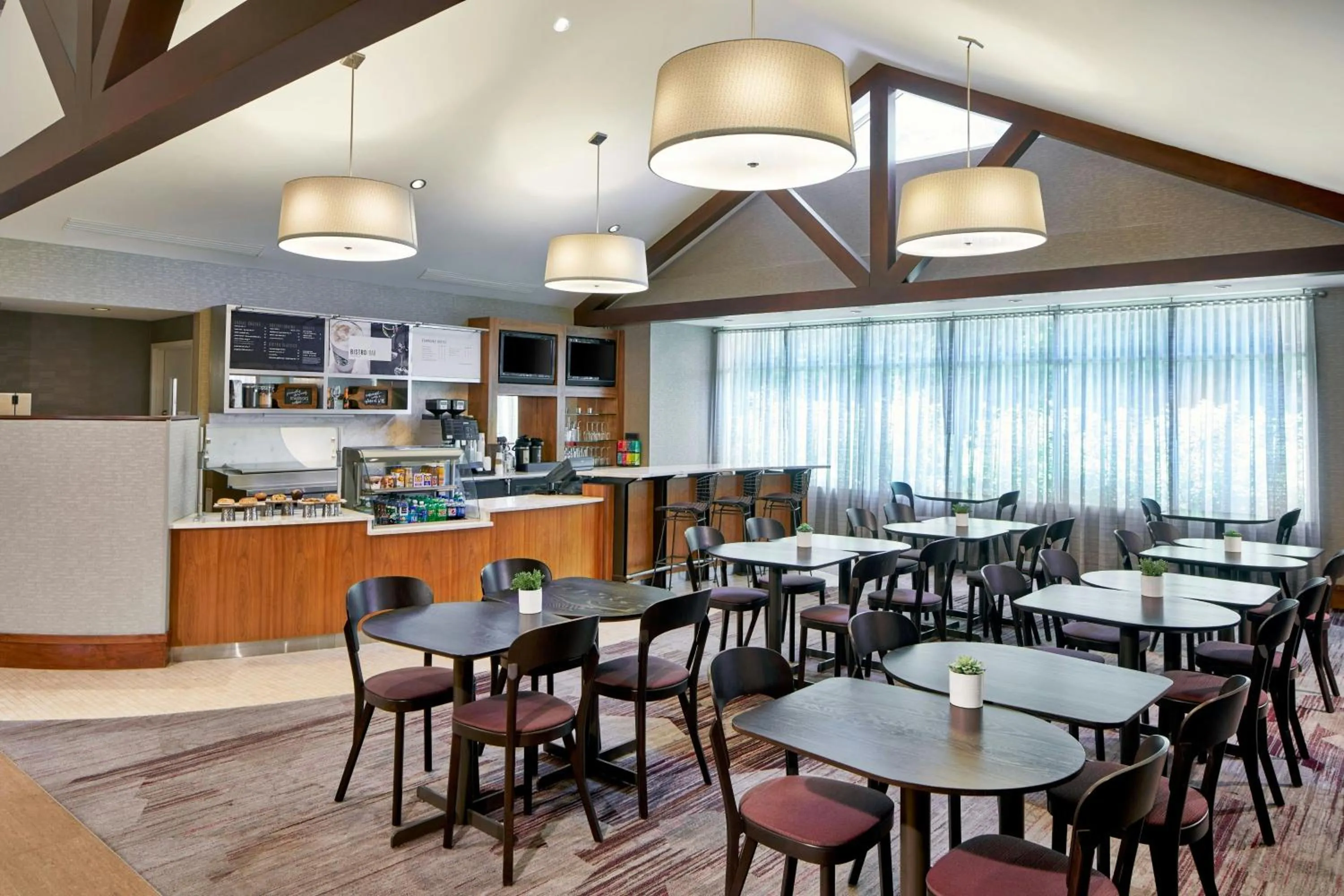 Restaurant/places to eat in Courtyard Rochester East / Penfield