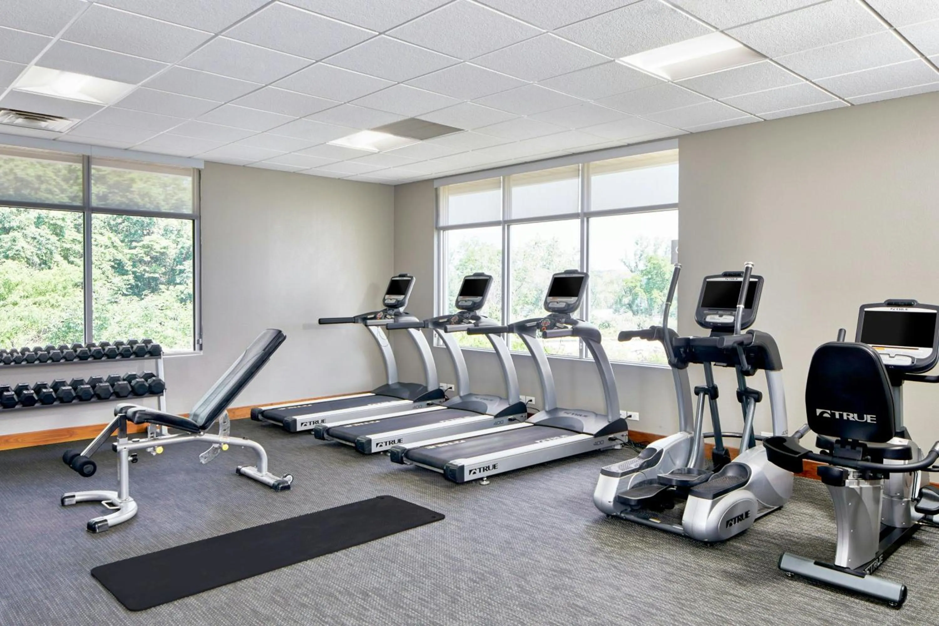 Fitness centre/facilities in Courtyard Rochester East / Penfield
