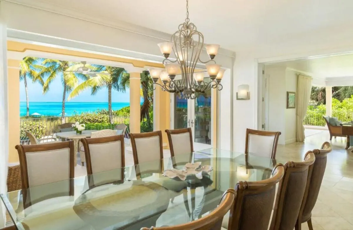 Seating area in Villa Renaissance