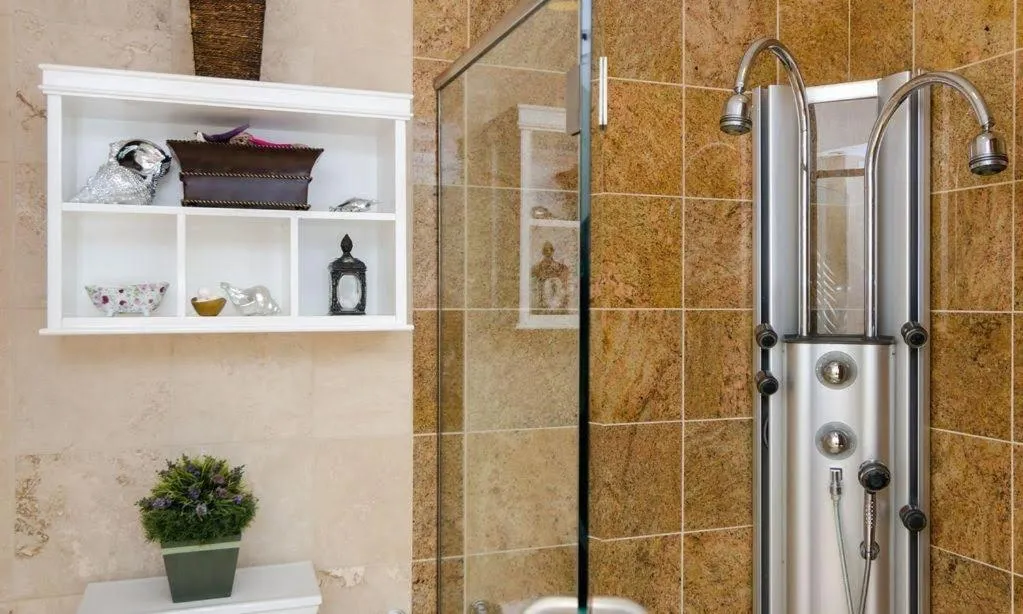 Shower in Villa Renaissance