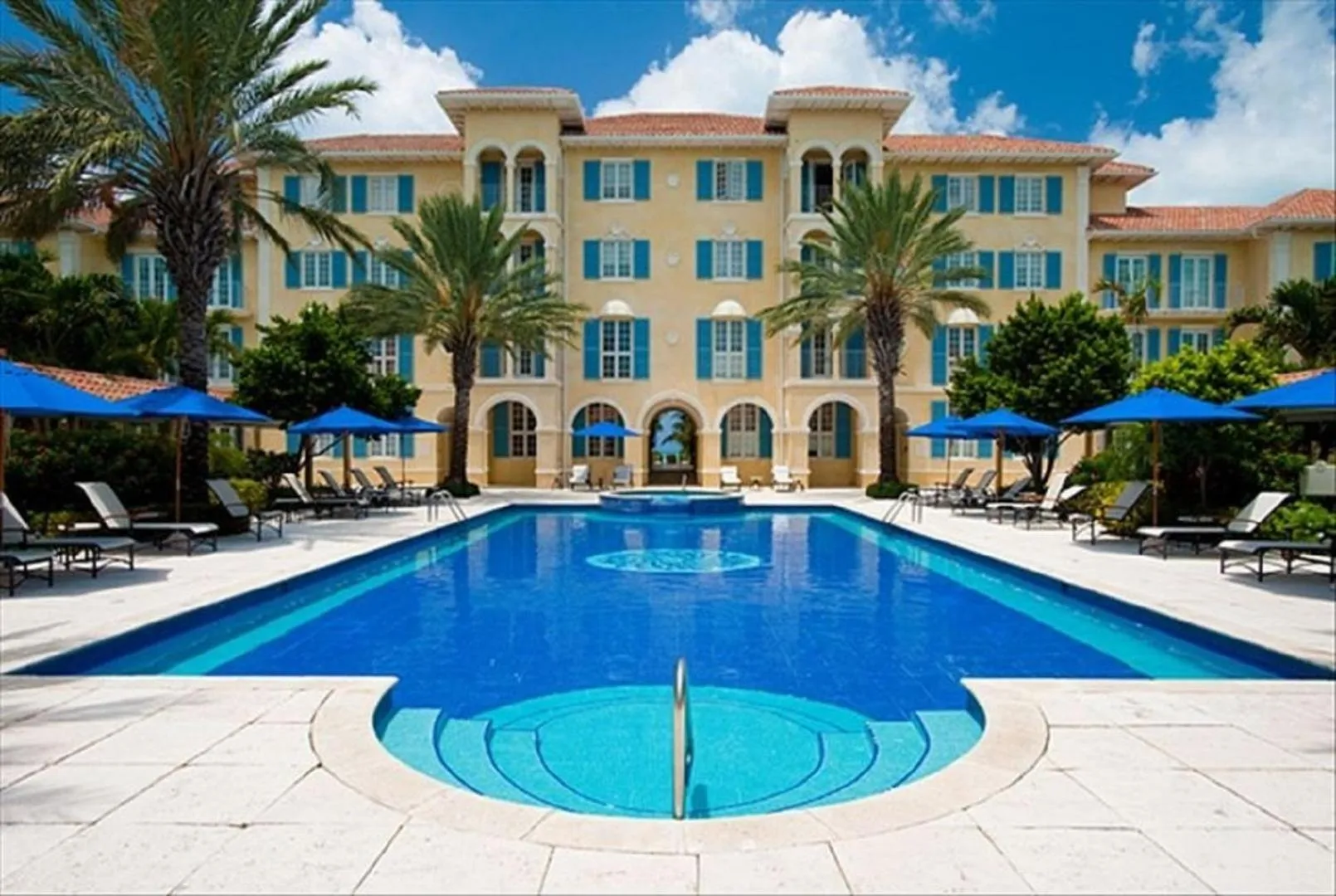 Property building in Villa Renaissance