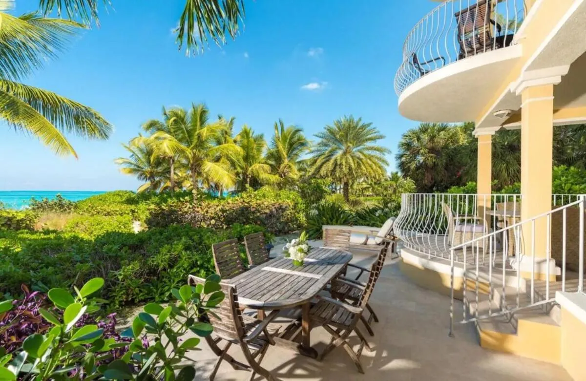 Property building in Villa Renaissance