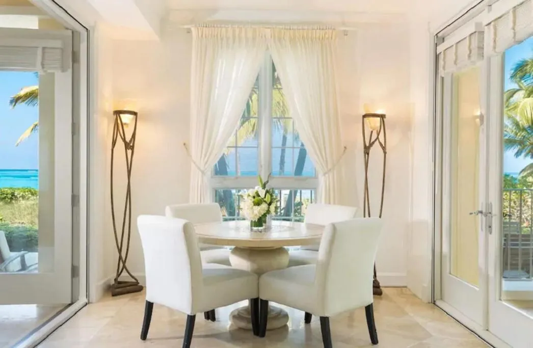 Seating area in Villa Renaissance