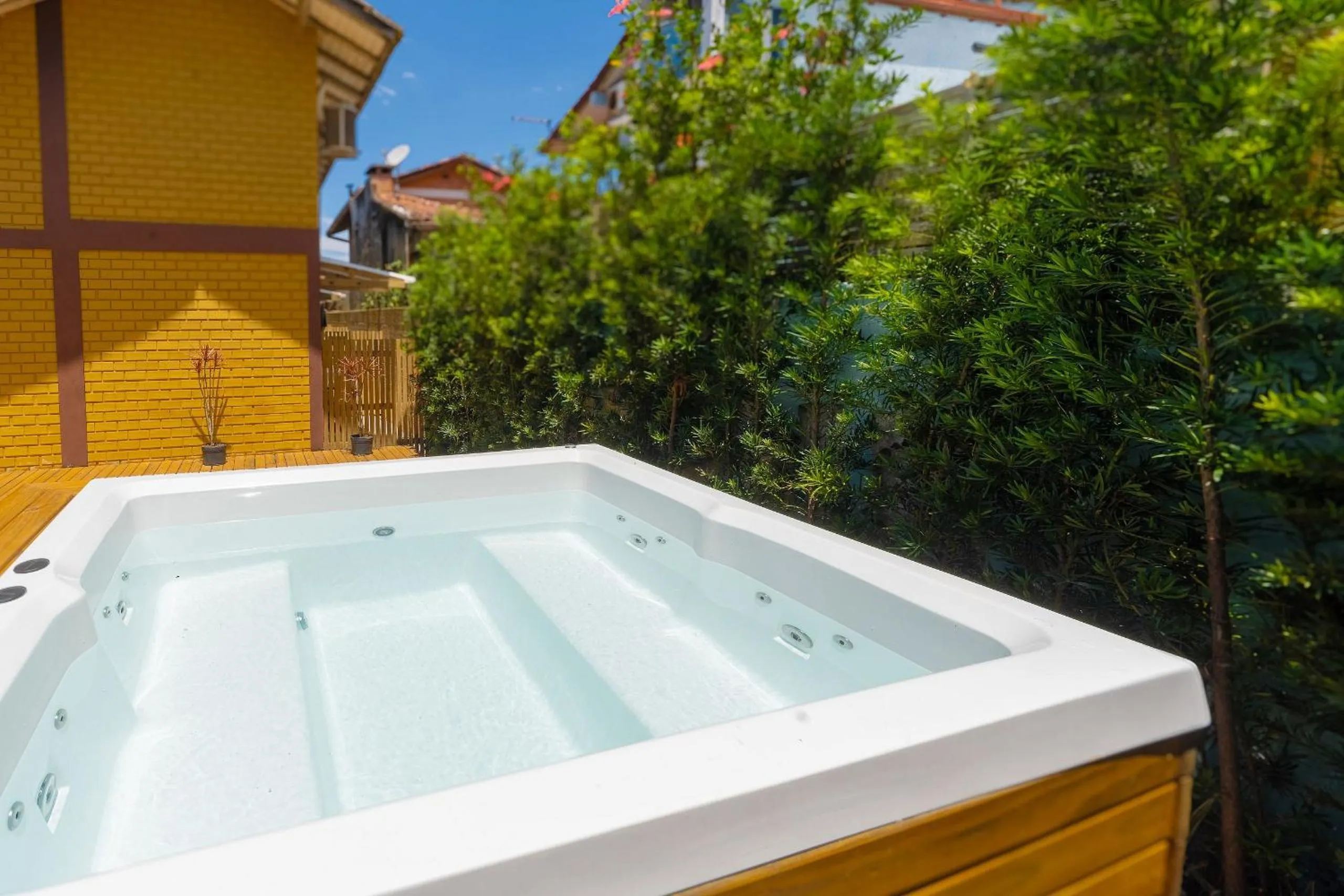 Hot Tub in Pousada Hanalie by - Easy Hotéis