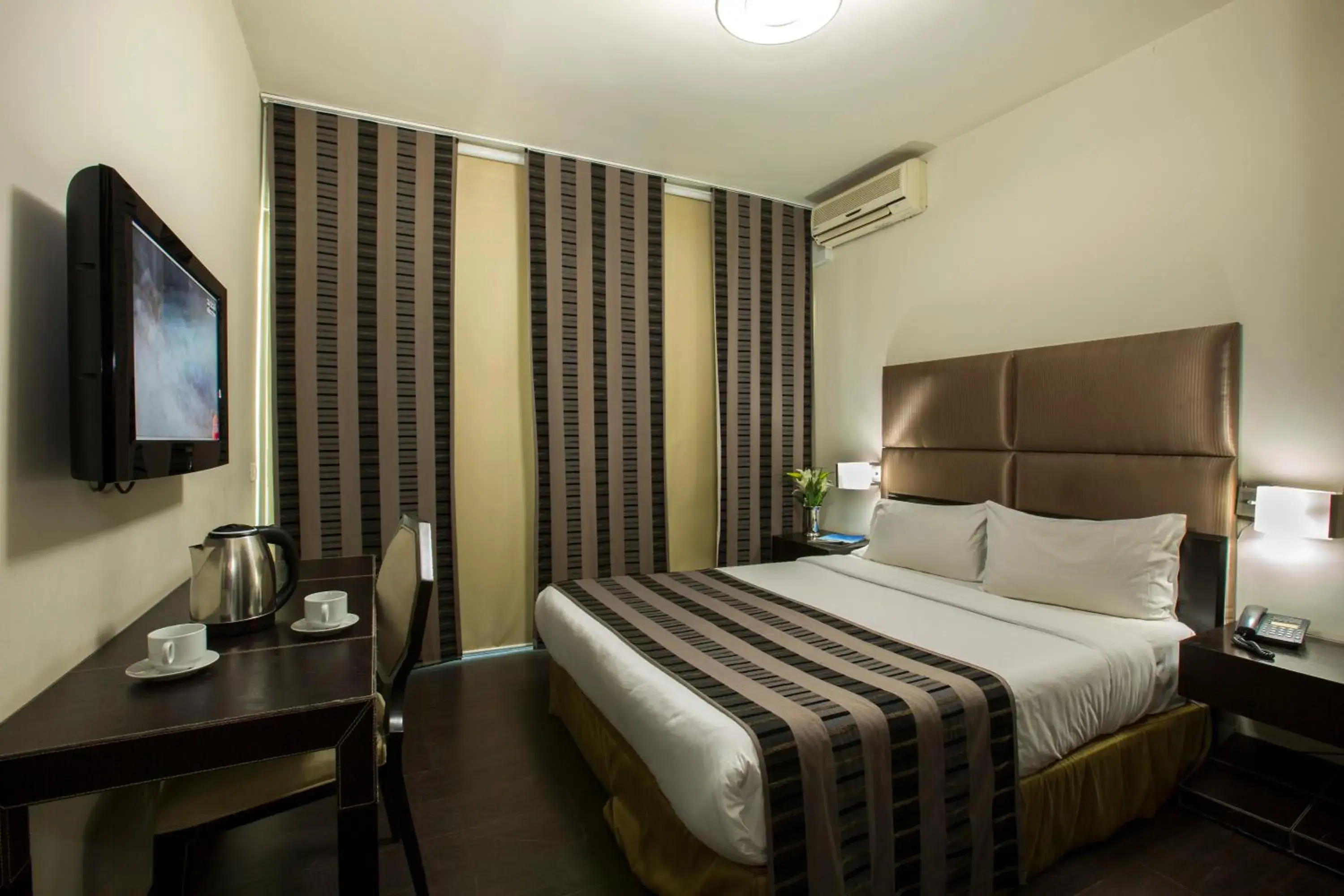 Bed in Orient Queen Homes Hotel Bed in Orient Queen Homes Hotel