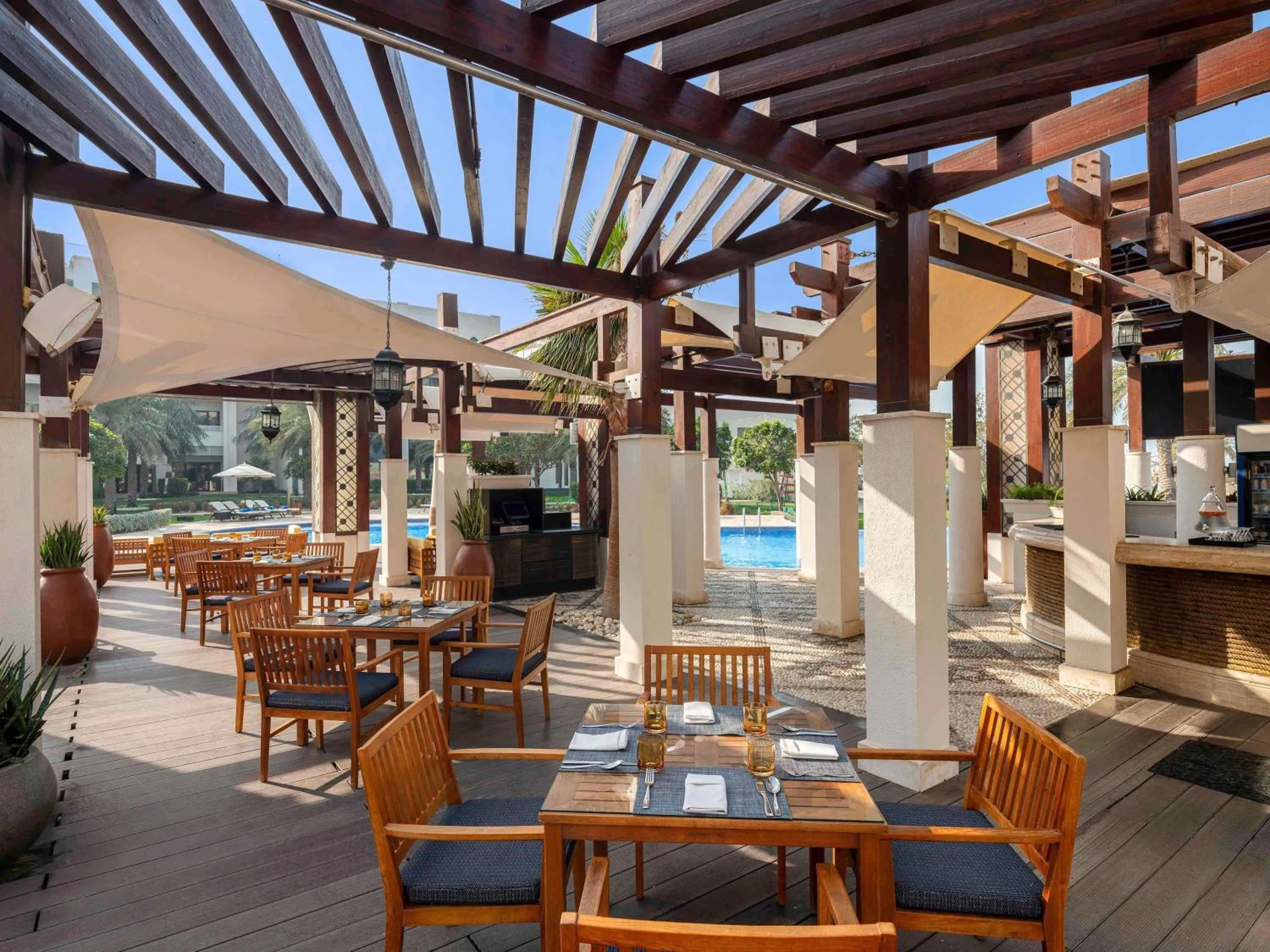 Lounge or bar in Sofitel Bahrain Zallaq Thalassa Sea & Spa