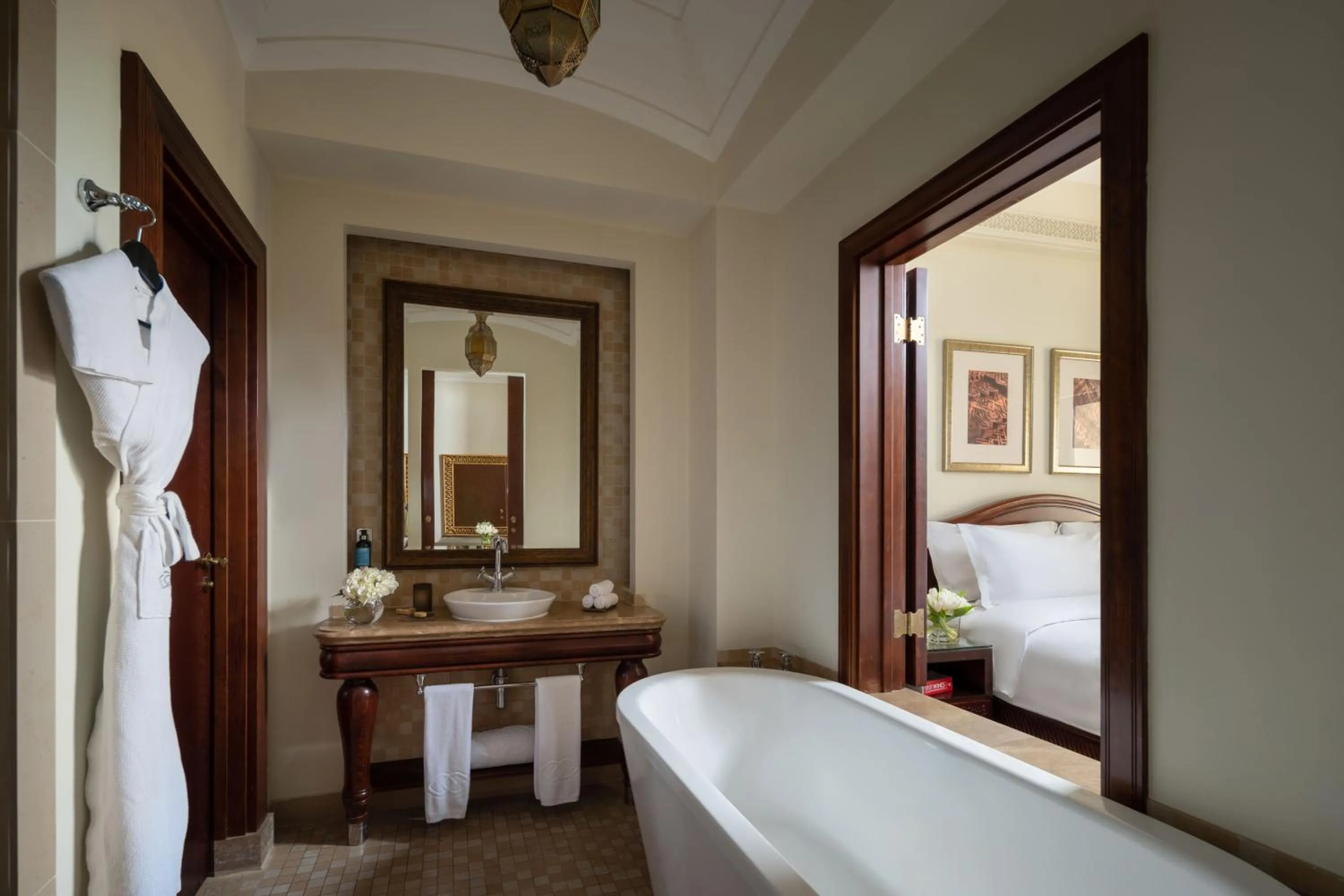 Bathroom, Bed in Sofitel Bahrain Zallaq Thalassa Sea & Spa