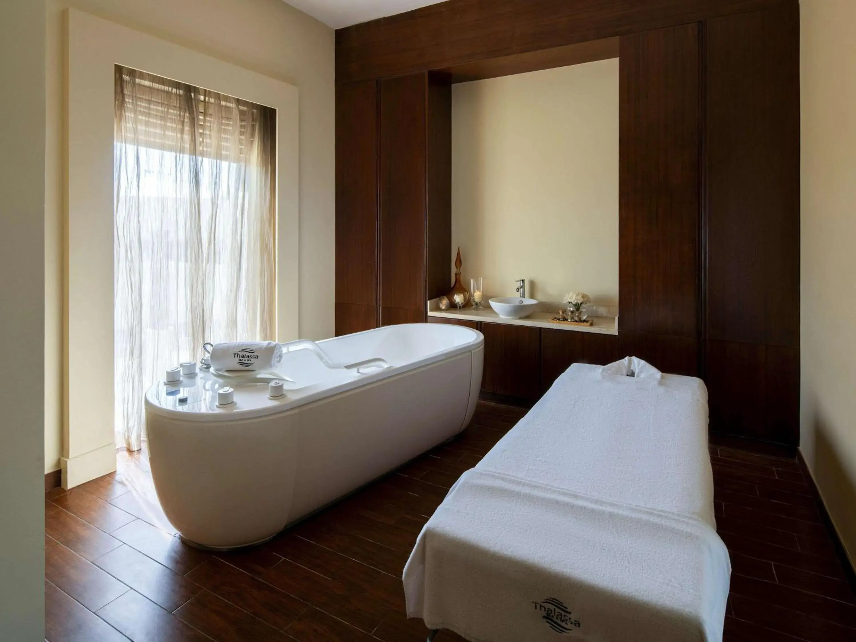 Spa and wellness centre/facilities, Bed in Sofitel Bahrain Zallaq Thalassa Sea & Spa