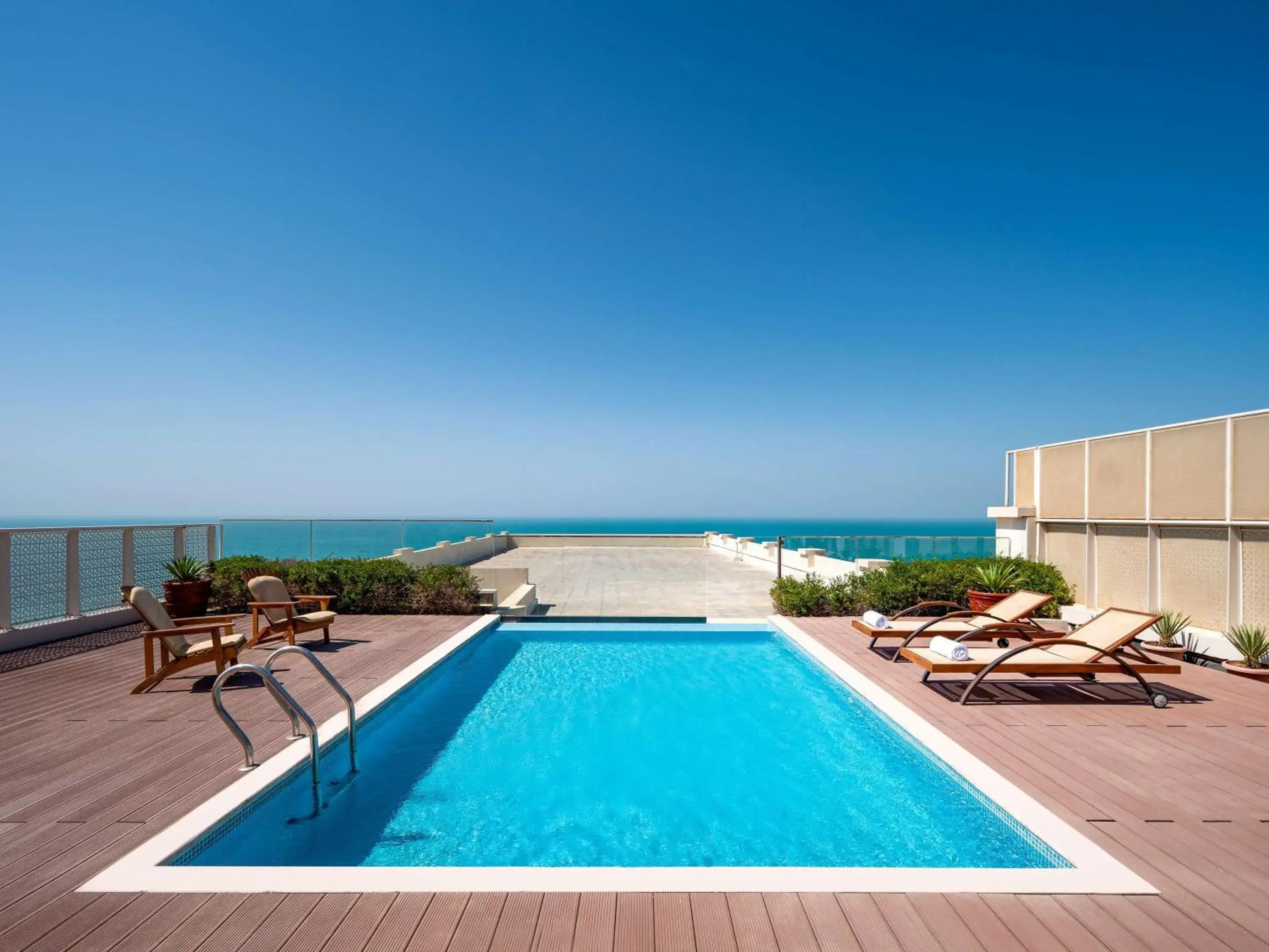 Bedroom, Swimming Pool in Sofitel Bahrain Zallaq Thalassa Sea & Spa