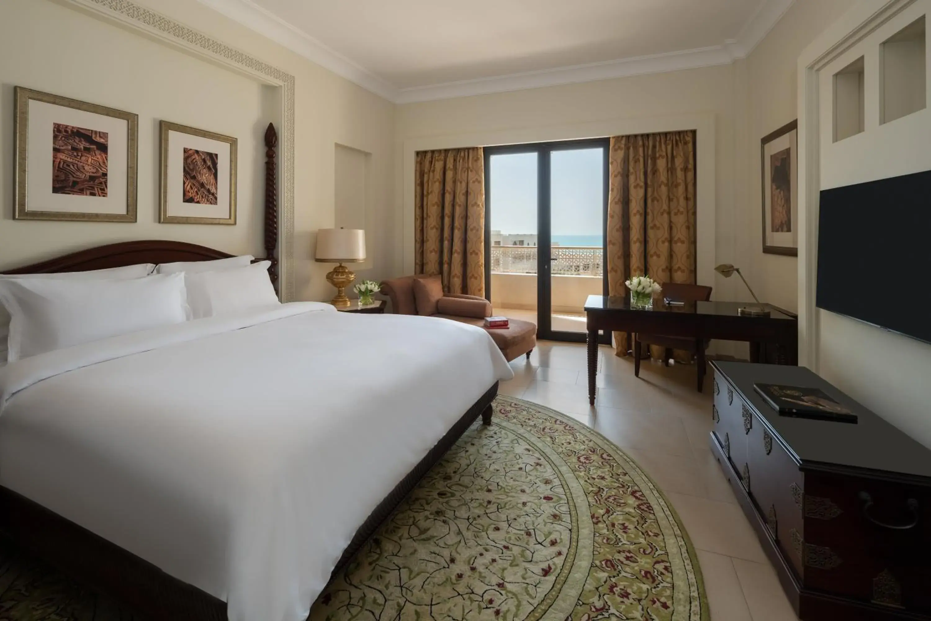 Photo of the whole room, Bed in Sofitel Bahrain Zallaq Thalassa Sea & Spa