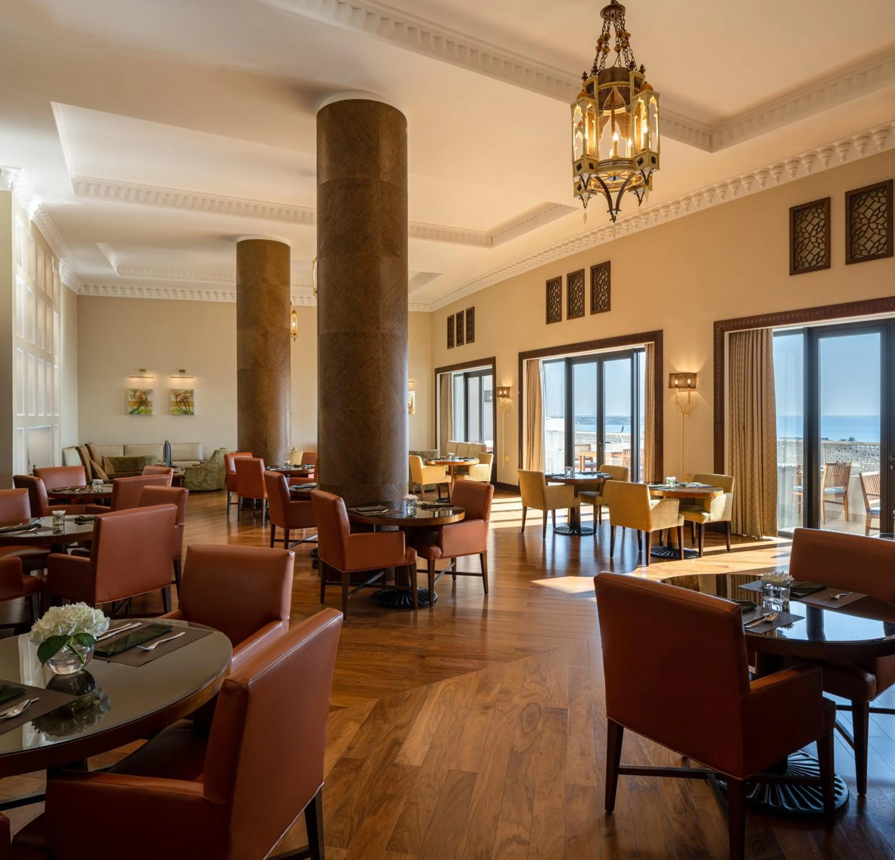 Lounge or bar in Sofitel Bahrain Zallaq Thalassa Sea & Spa