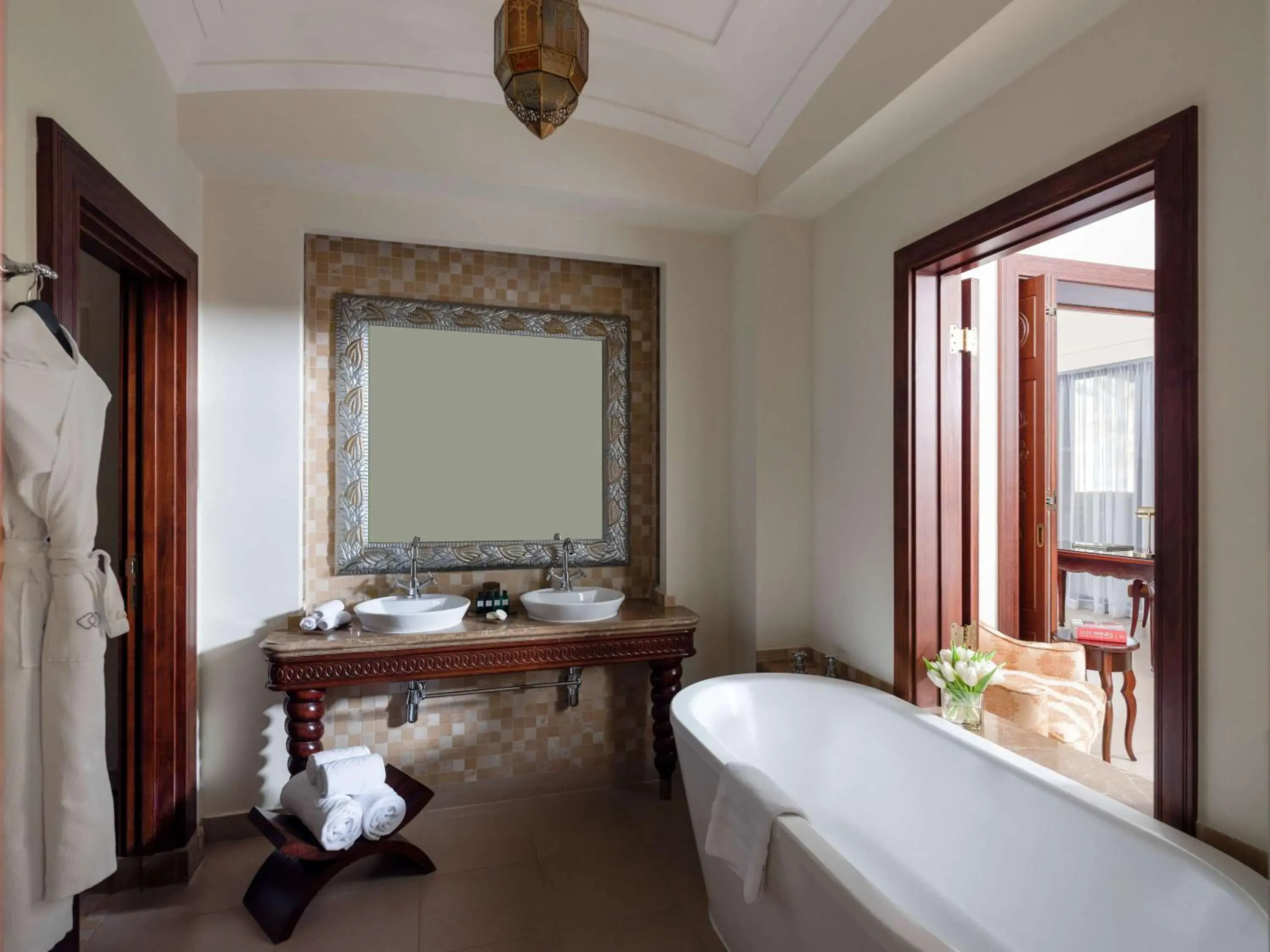 Bathroom, Bed in Sofitel Bahrain Zallaq Thalassa Sea & Spa