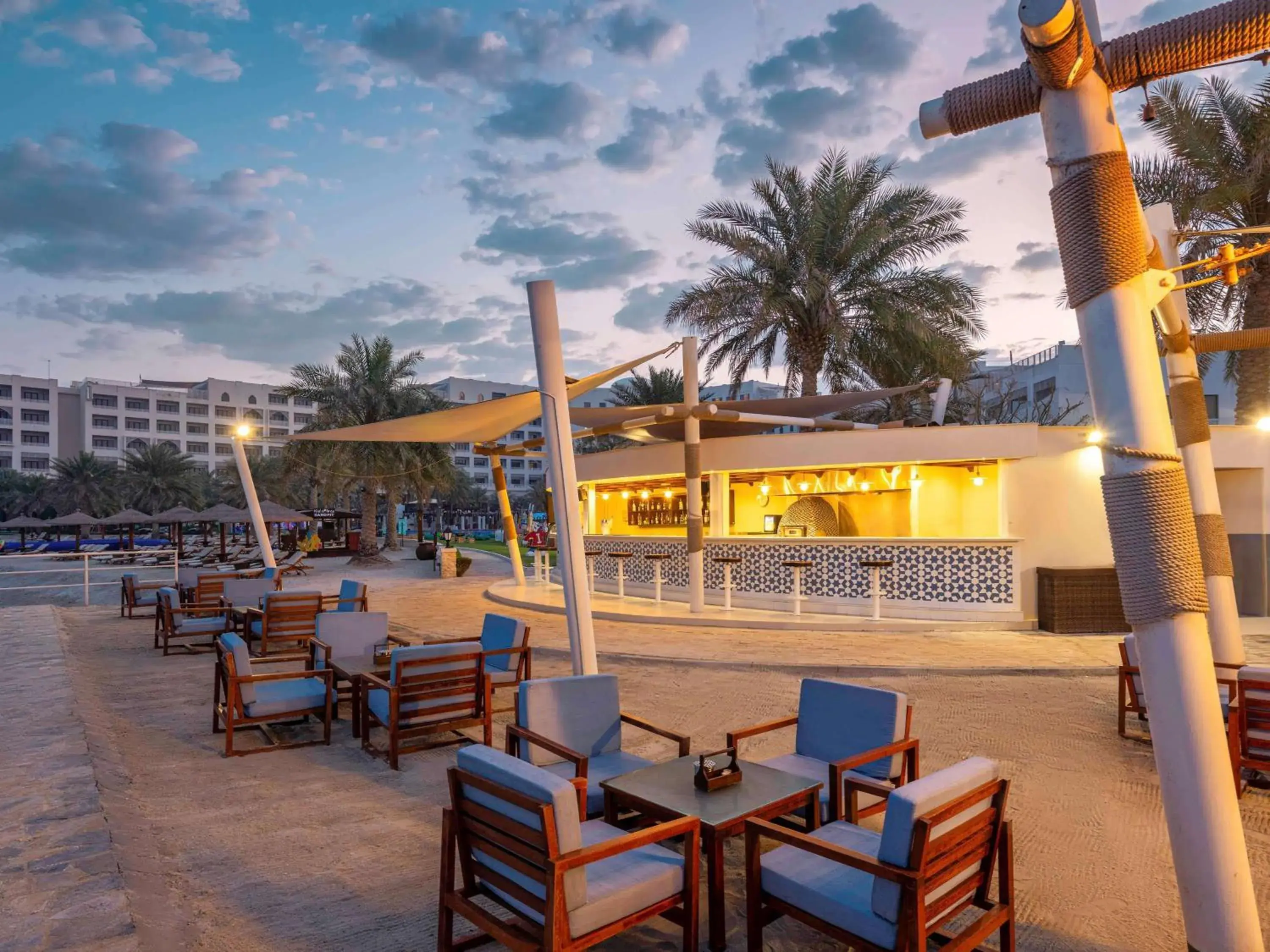 Lounge or bar in Sofitel Bahrain Zallaq Thalassa Sea & Spa