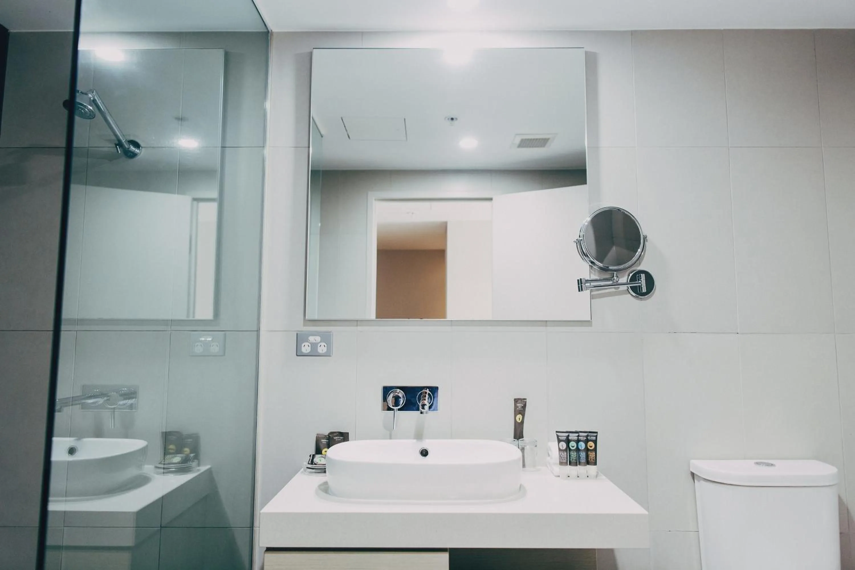 Toilet in Novotel Newcastle Beach