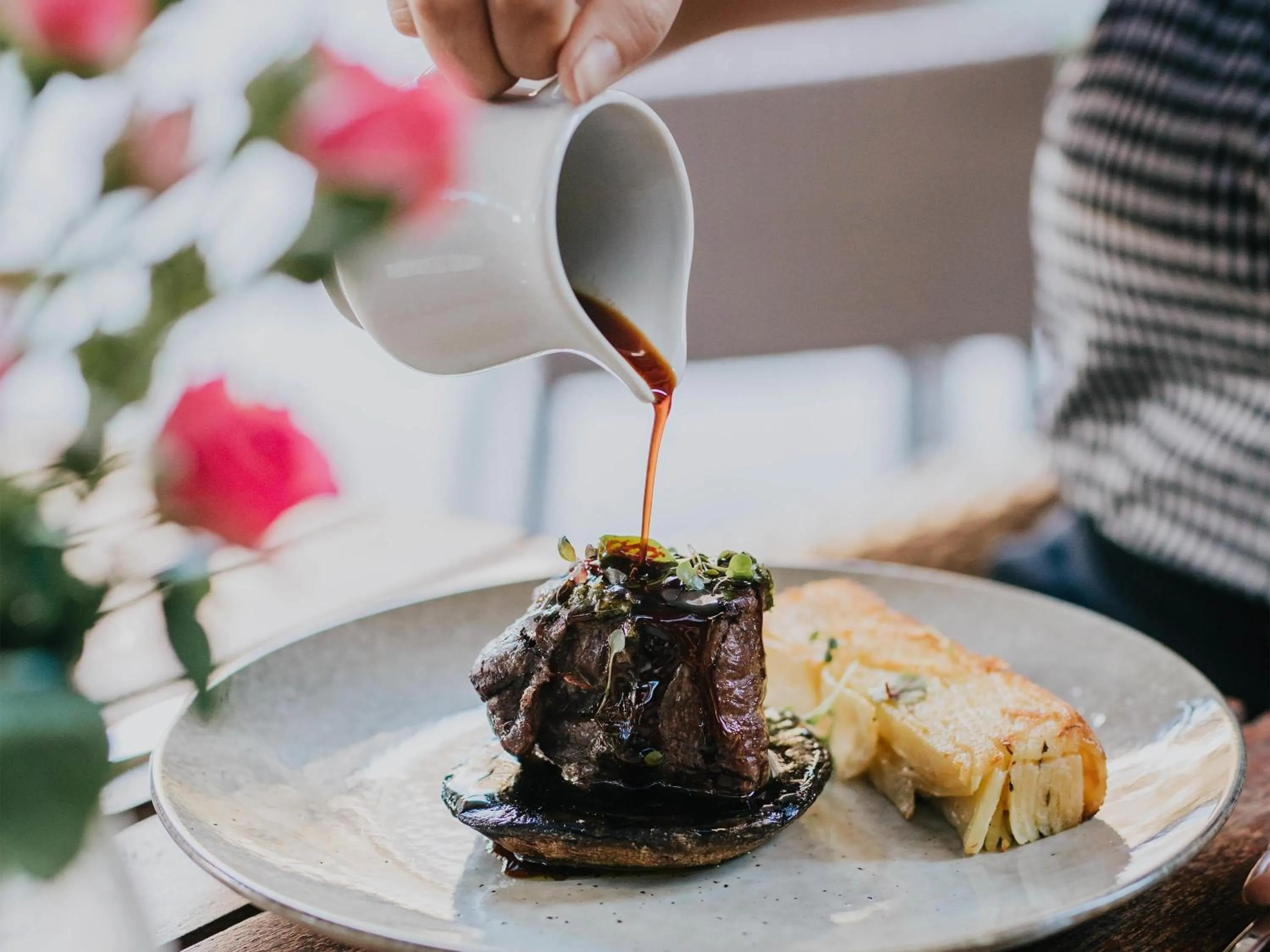 Restaurant/places to eat in Novotel Newcastle Beach