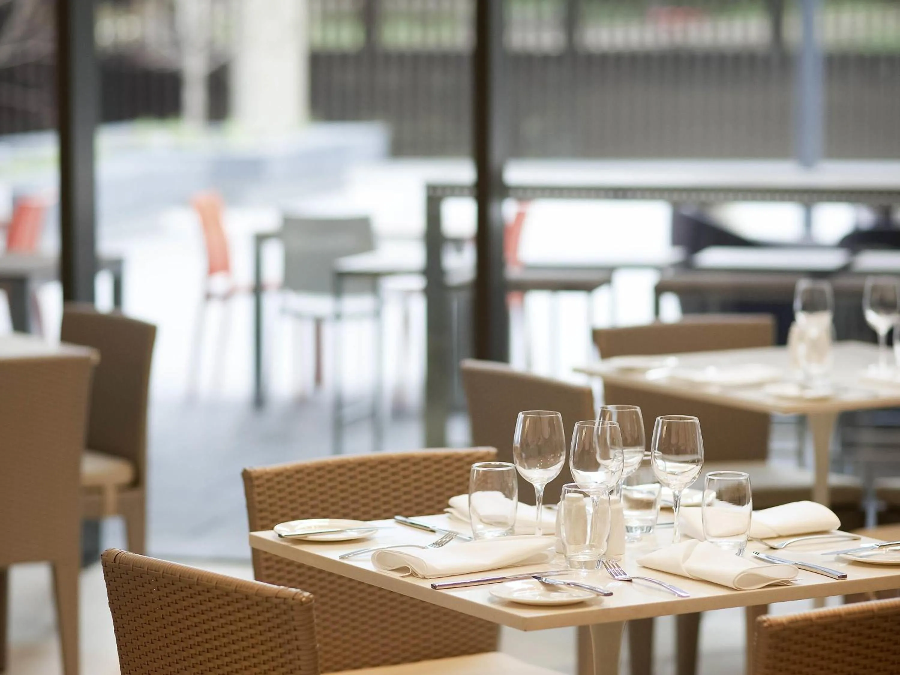 Restaurant/places to eat in Novotel Newcastle Beach