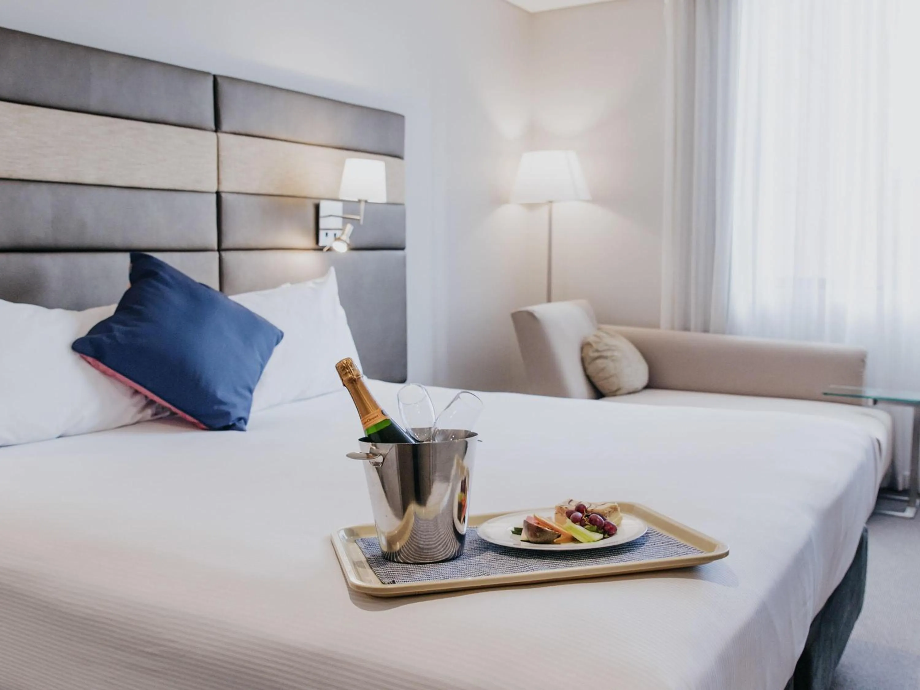 Bedroom, Bed in Novotel Newcastle Beach