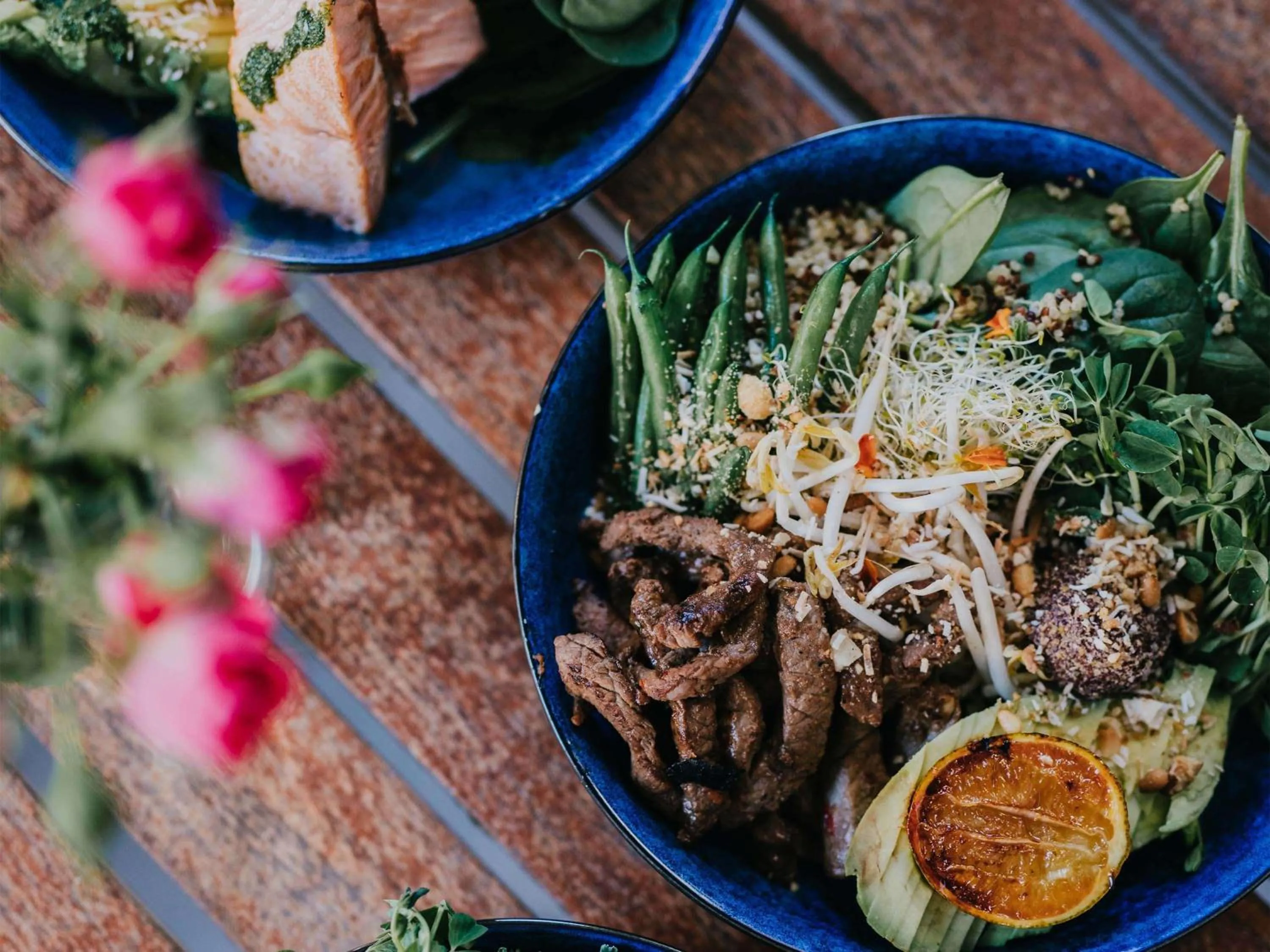 Restaurant/places to eat in Novotel Newcastle Beach