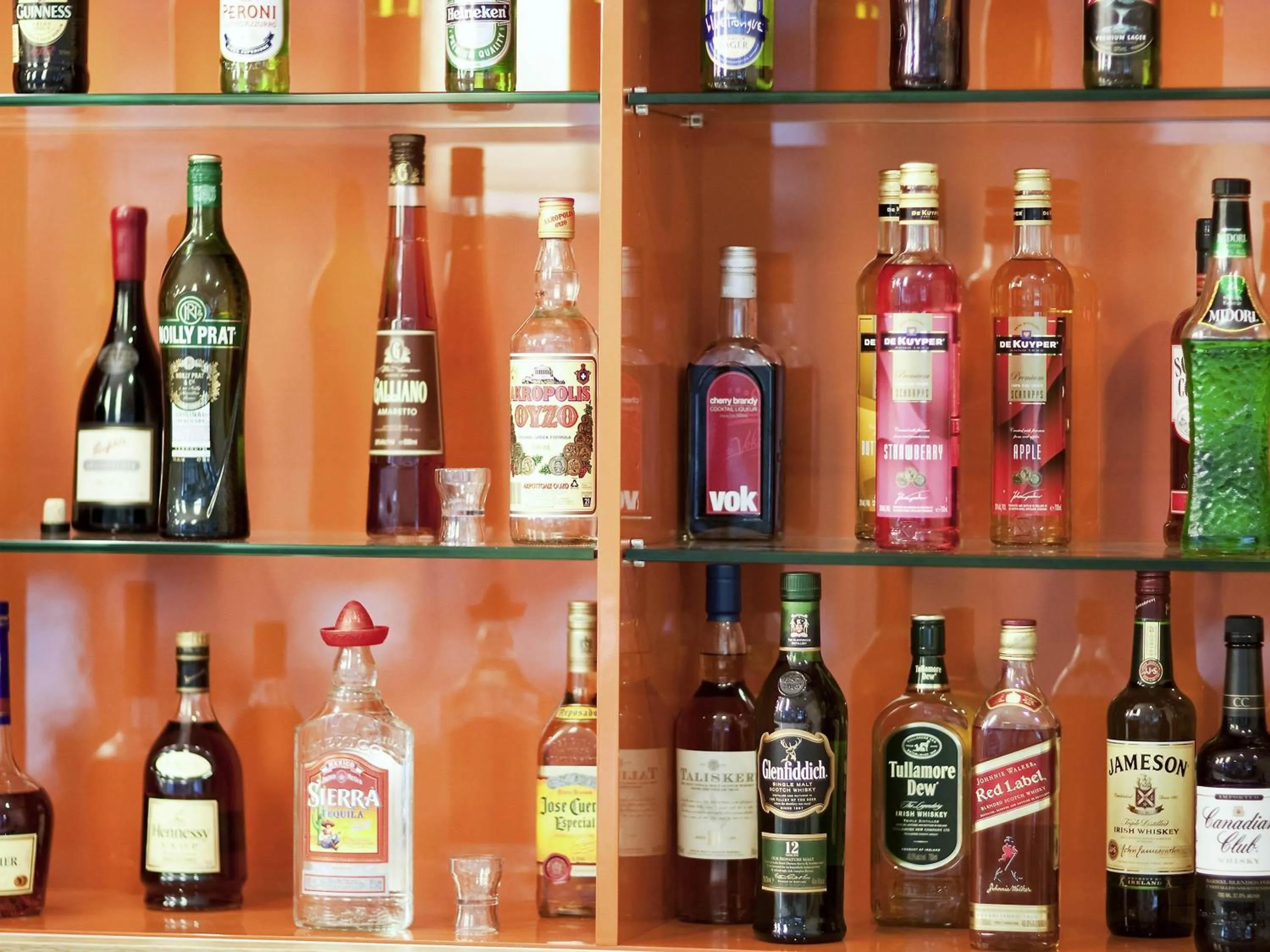 Restaurant/places to eat in Novotel Newcastle Beach