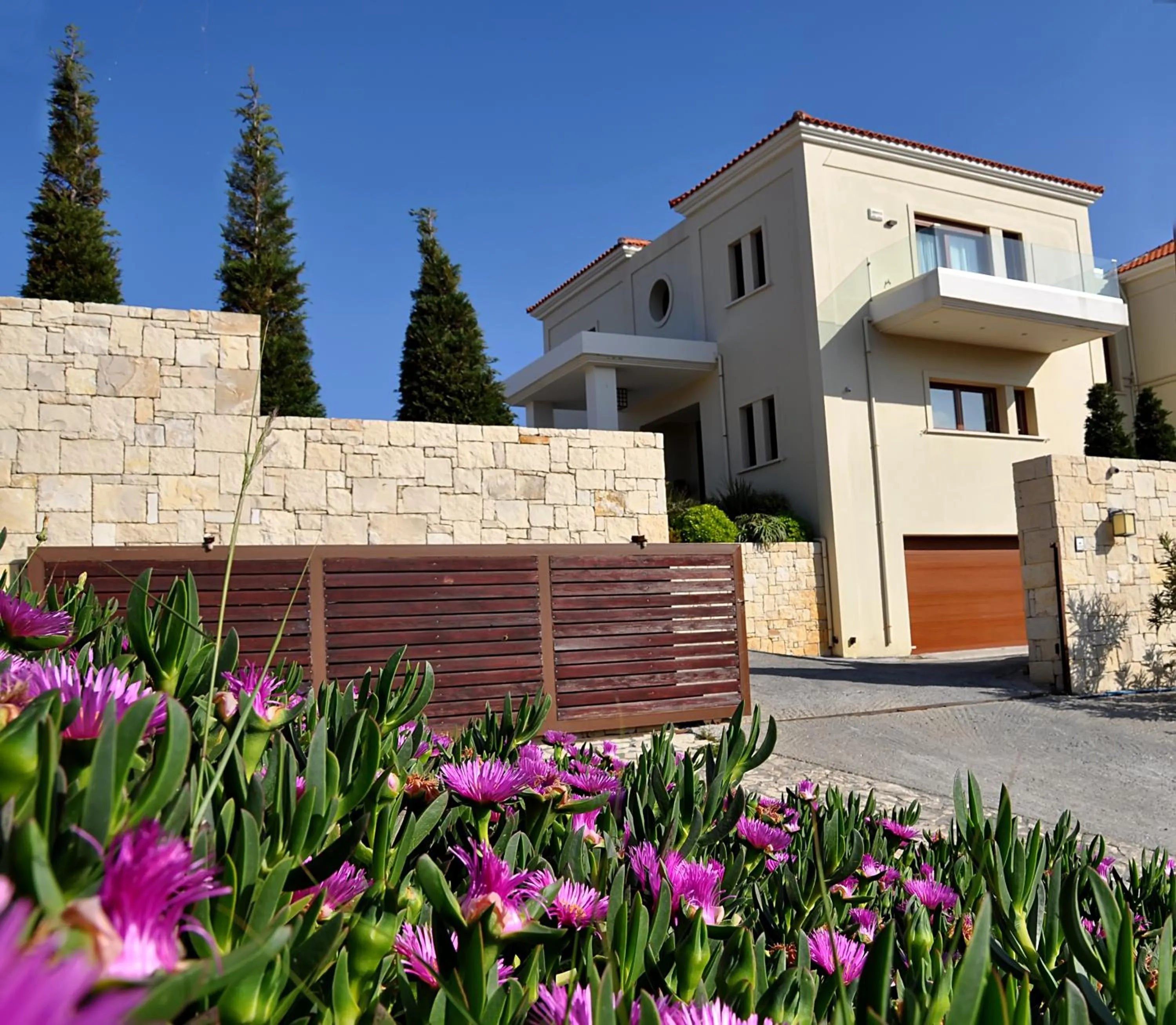 Facade/entrance in Ocean Villas Complex
