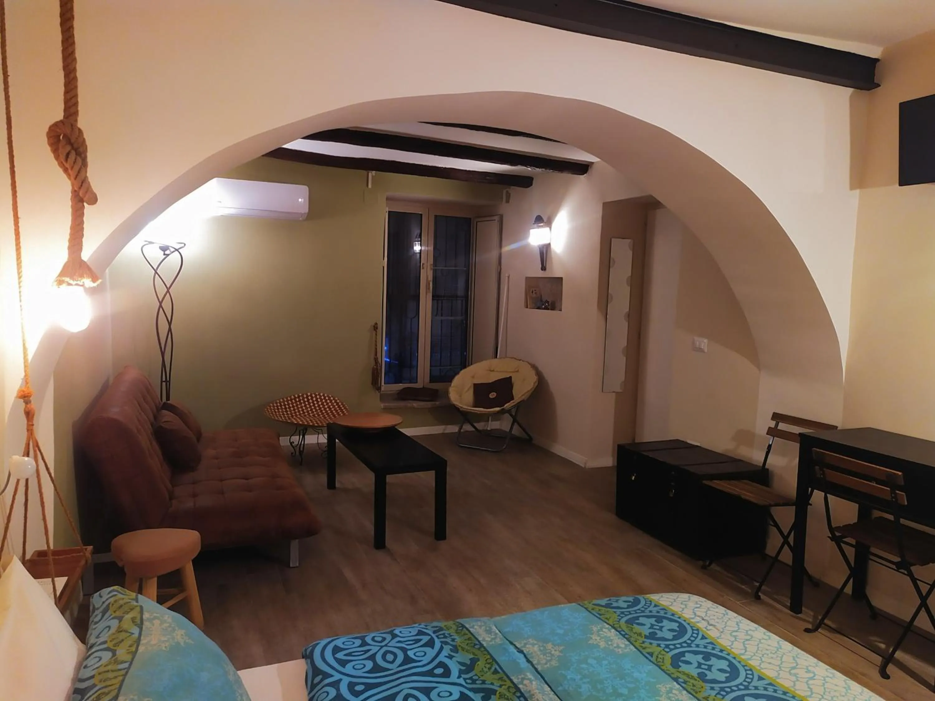 Seating area in La 'NZIRIA