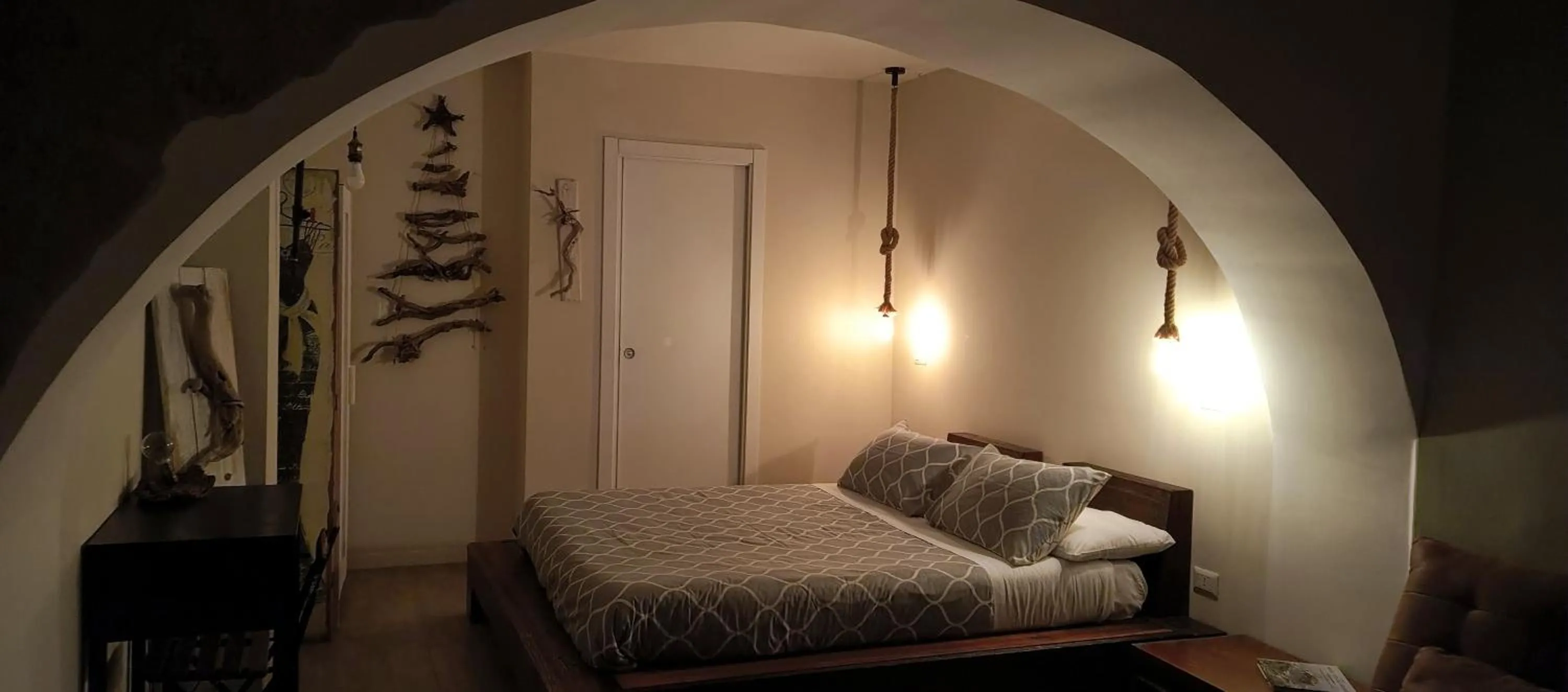 Bedroom, Bed in La 'NZIRIA