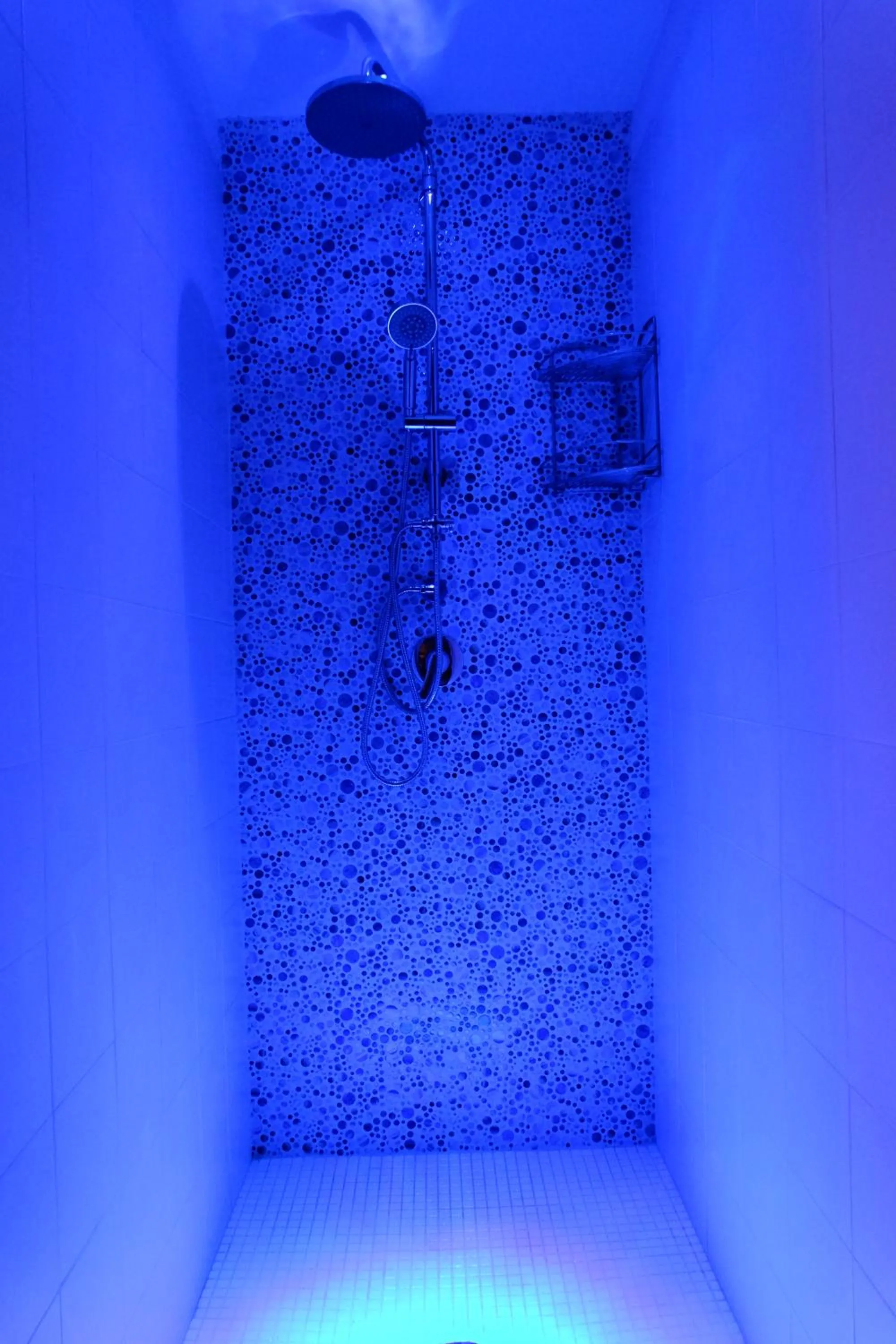 Shower in La 'NZIRIA