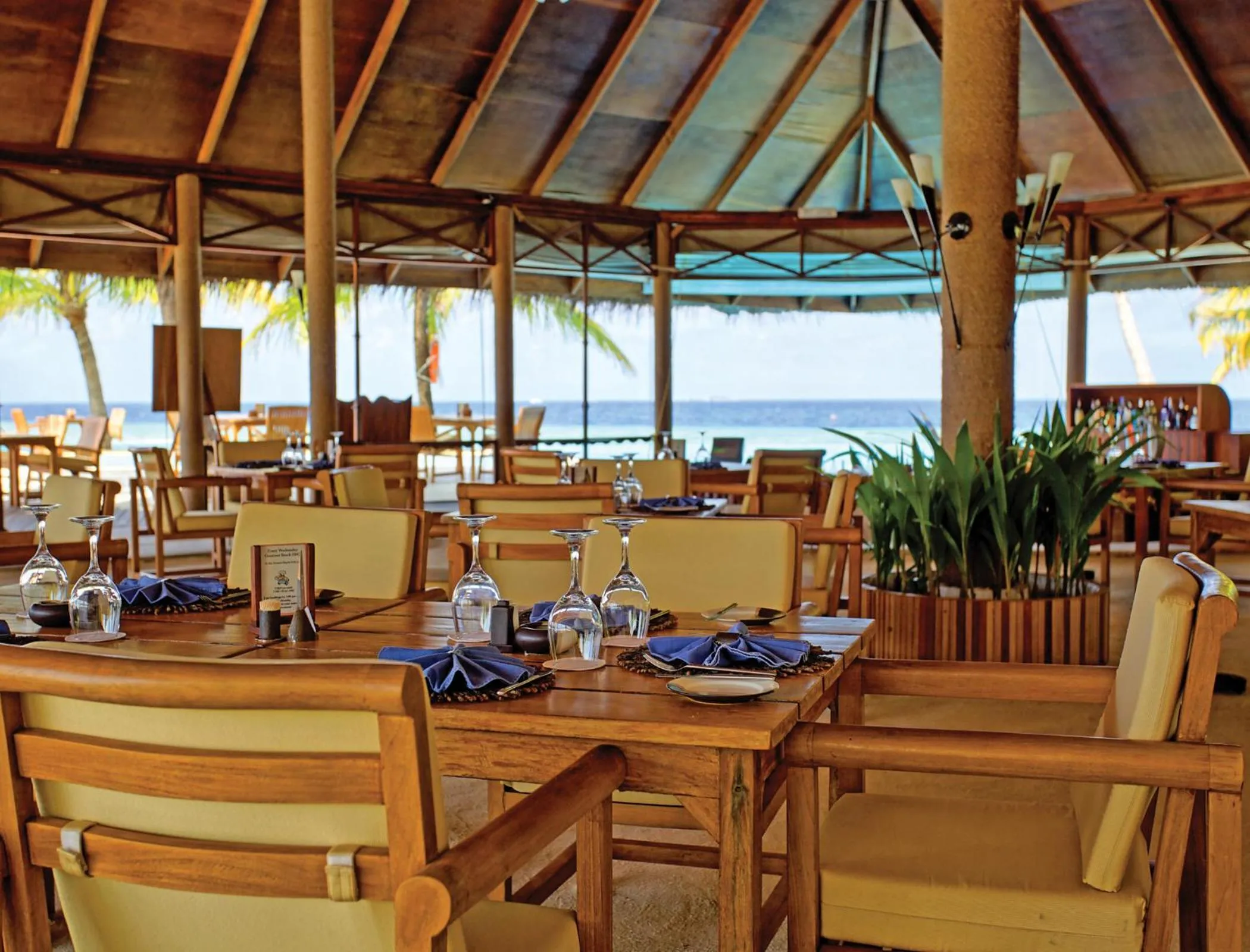 Restaurant/places to eat in Filitheyo Island Resort