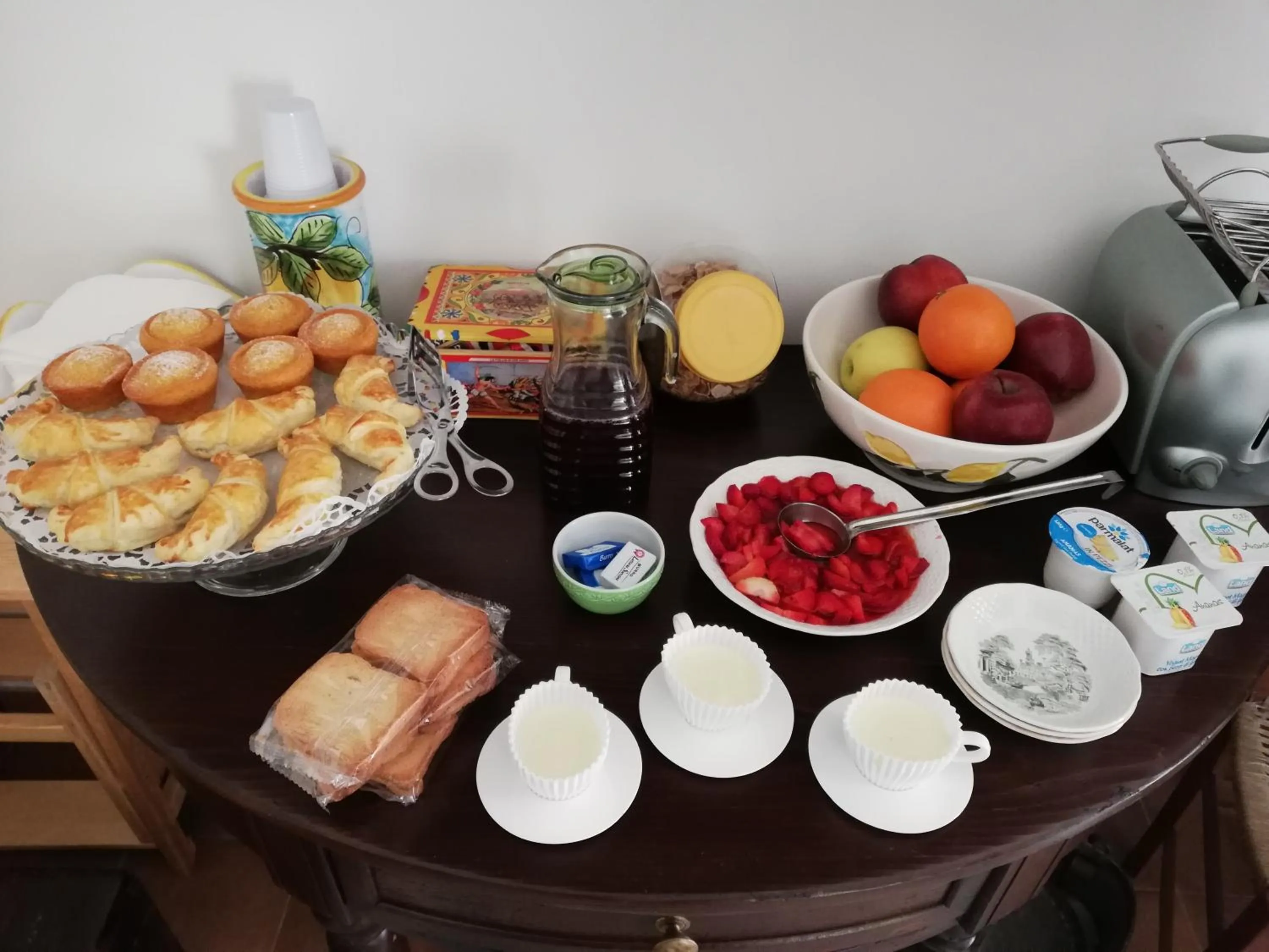 Buffet breakfast in Zù Mariu B&B