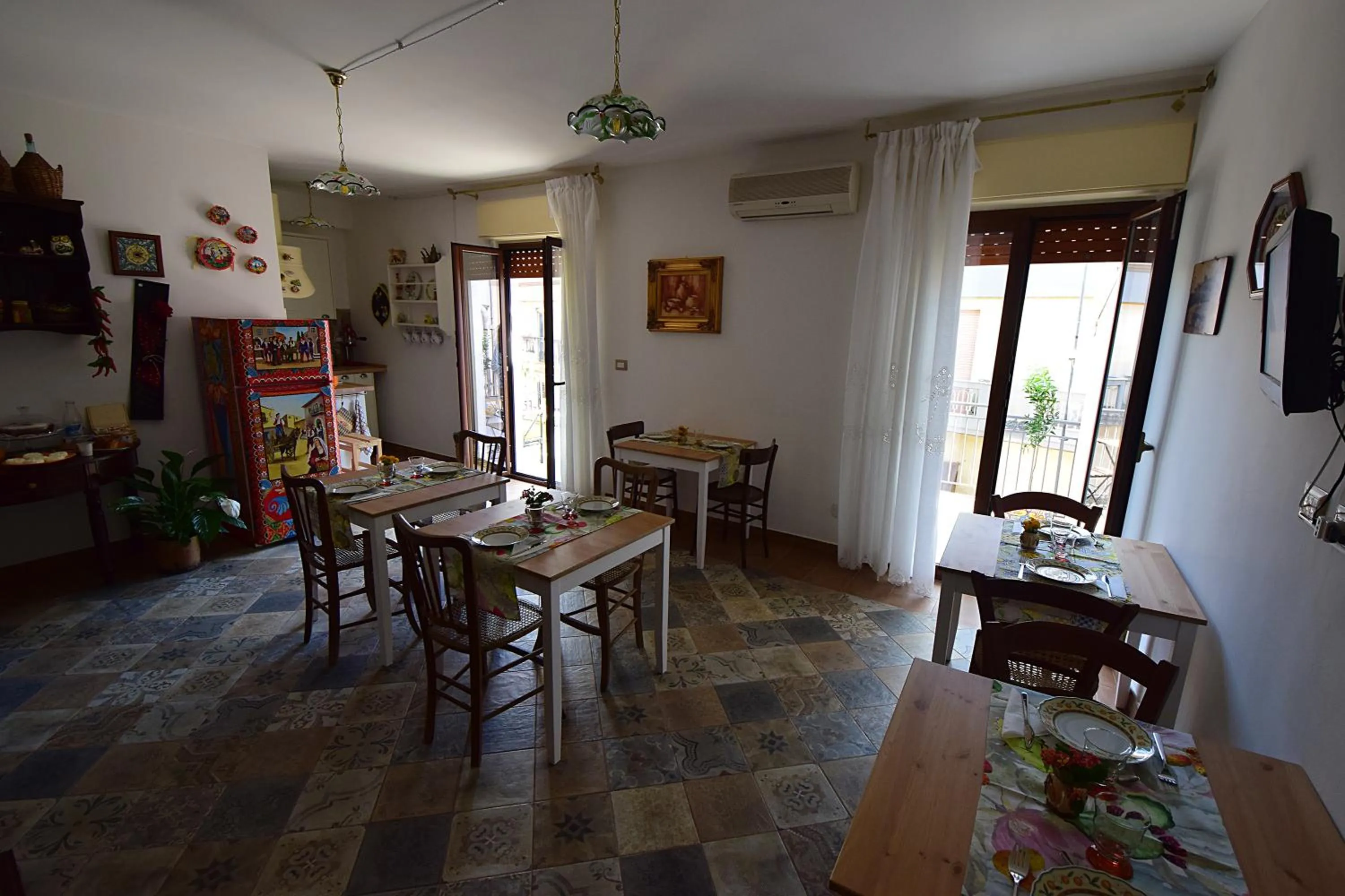Communal kitchen in Zù Mariu B&B