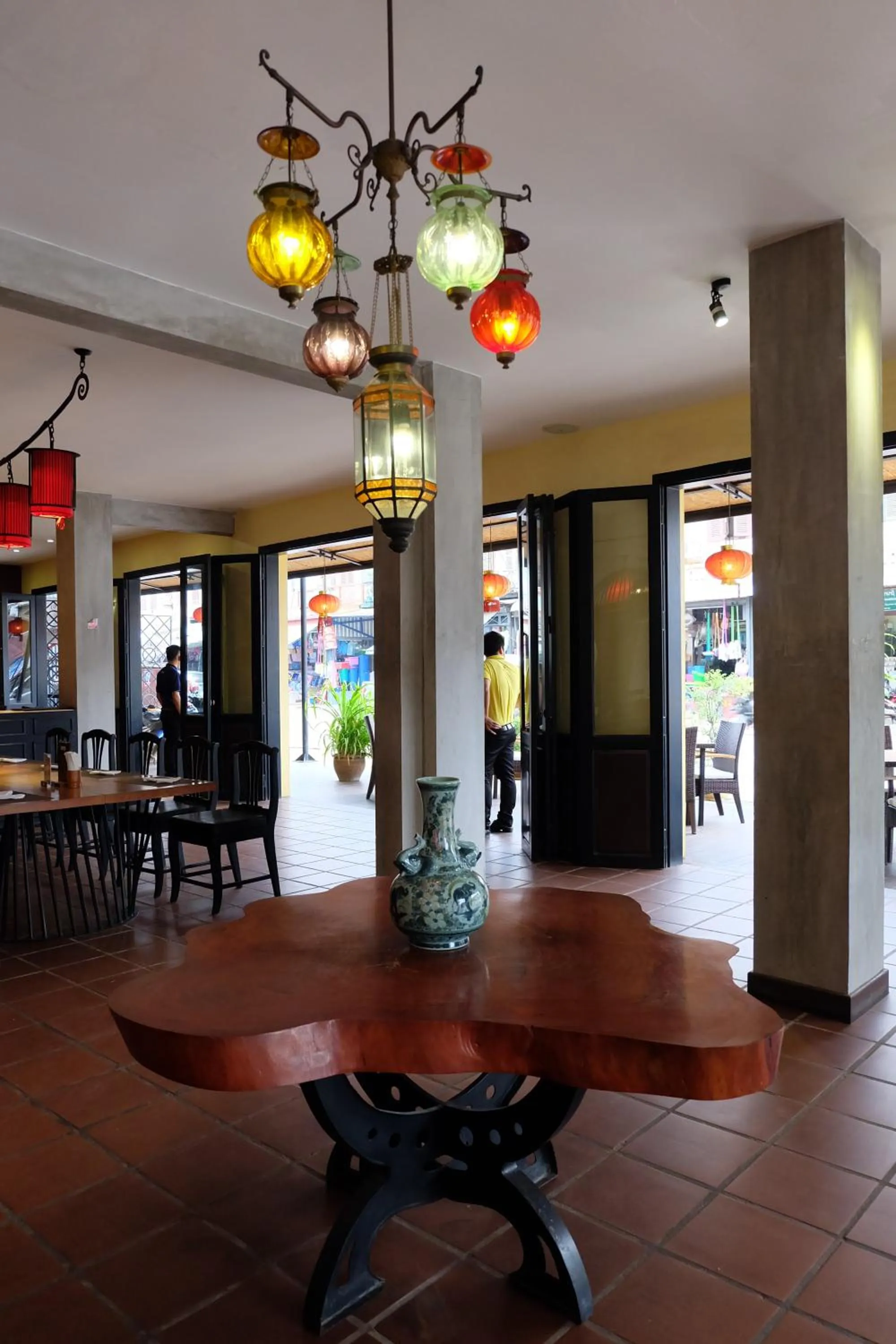 Restaurant/places to eat in Inthira Thakhek