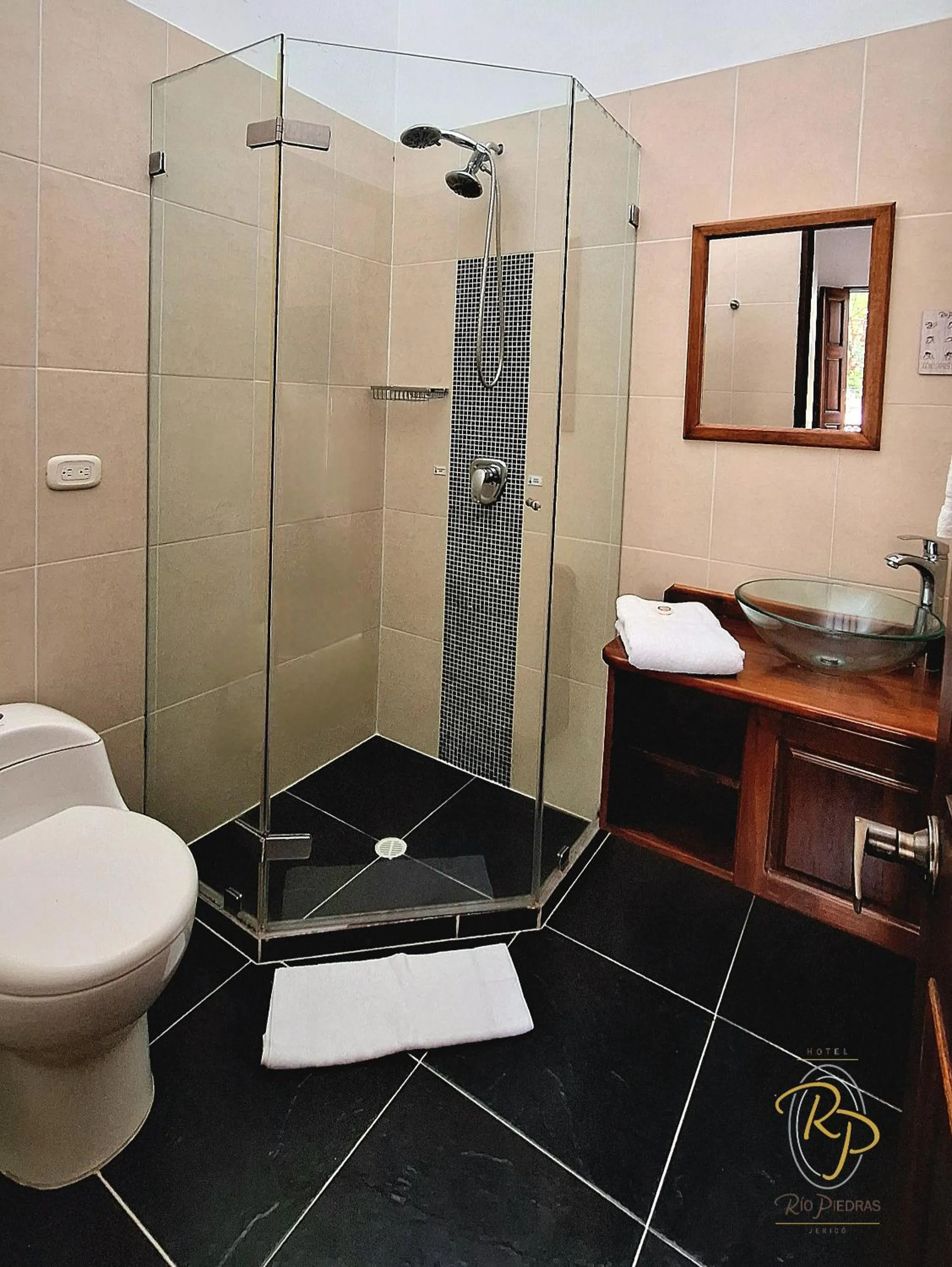 Bathroom in Hotel Rio Piedras